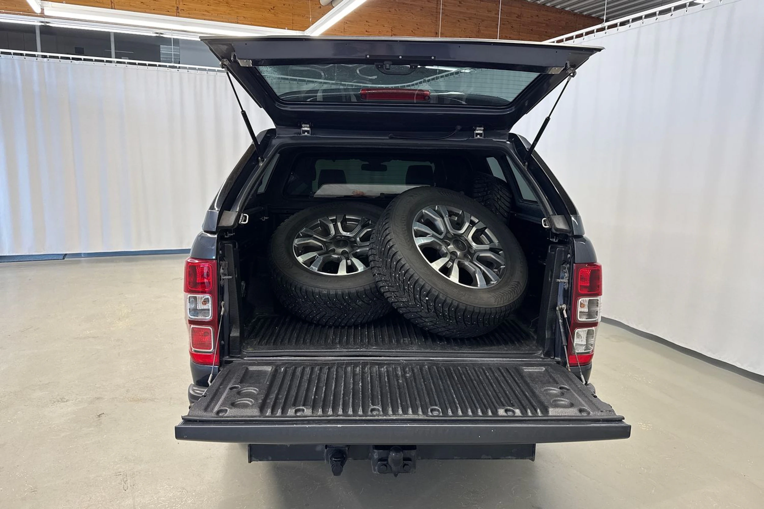 harmaa Ford Ranger 2016 kuva 28.