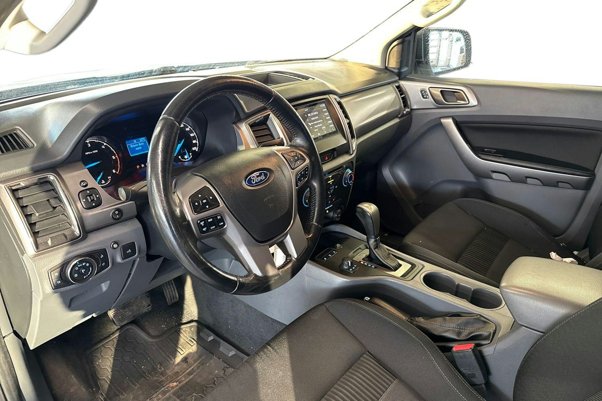 valkoinen Ford Ranger 2016 kuva 3.