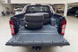 musta Ford Ranger 2016 kuva 13.