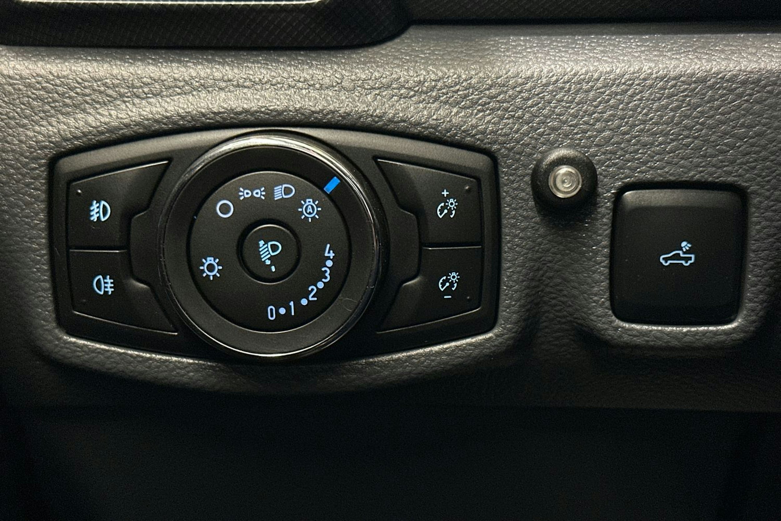 valkoinen Ford Ranger 2016 kuva 12.