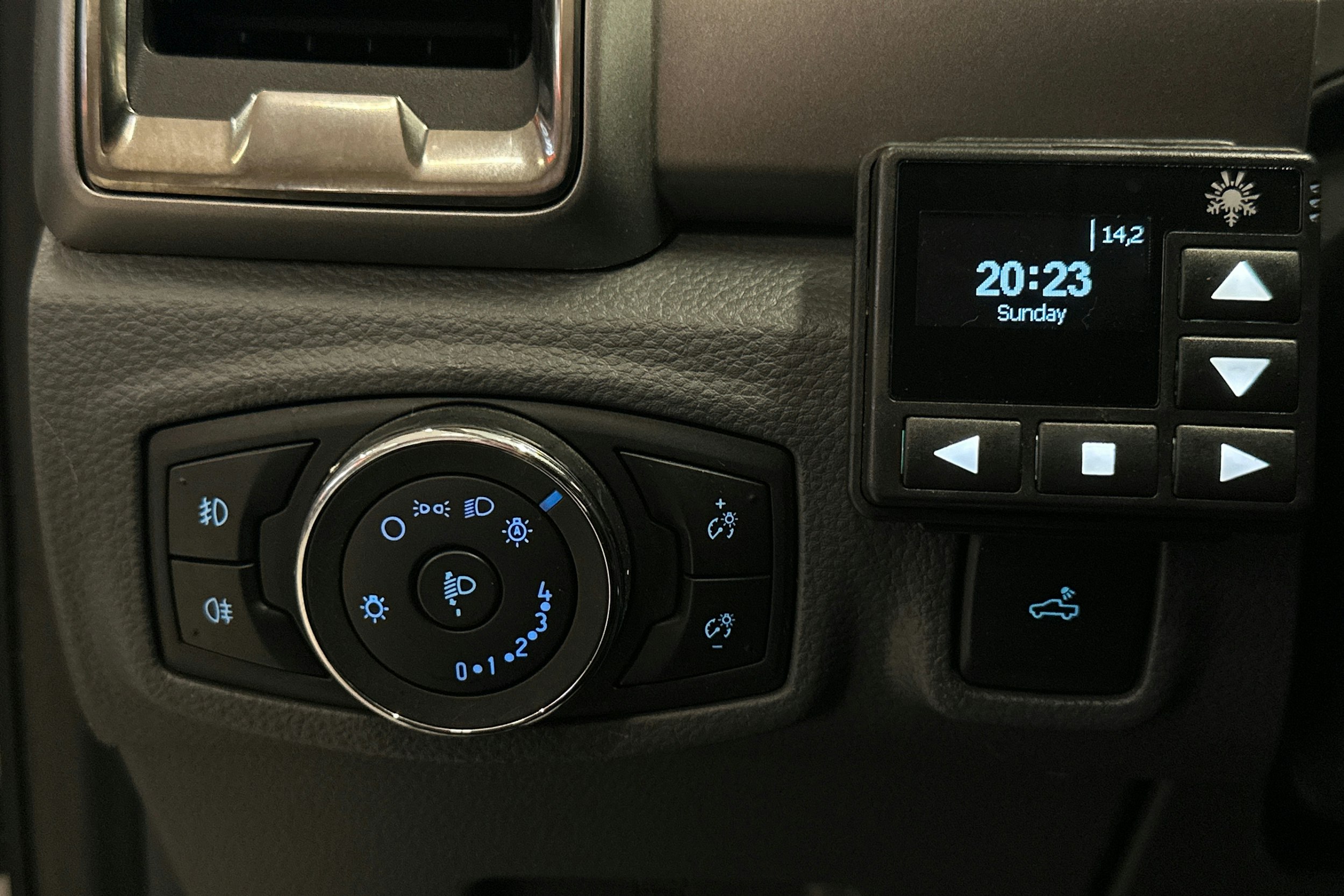 harmaa Ford Ranger 2016 kuva 11.