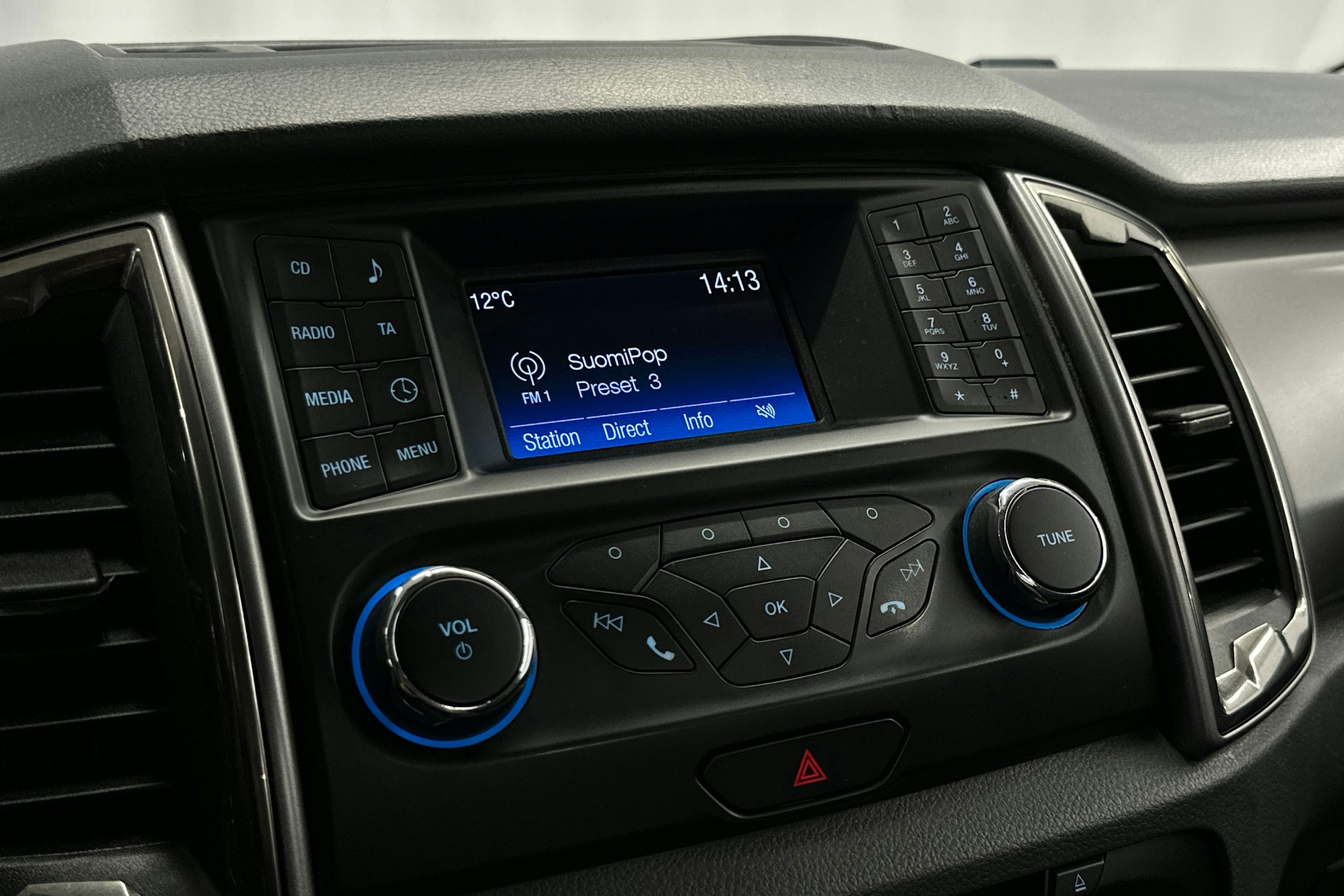 harmaa Ford Ranger 2016 kuva 17.