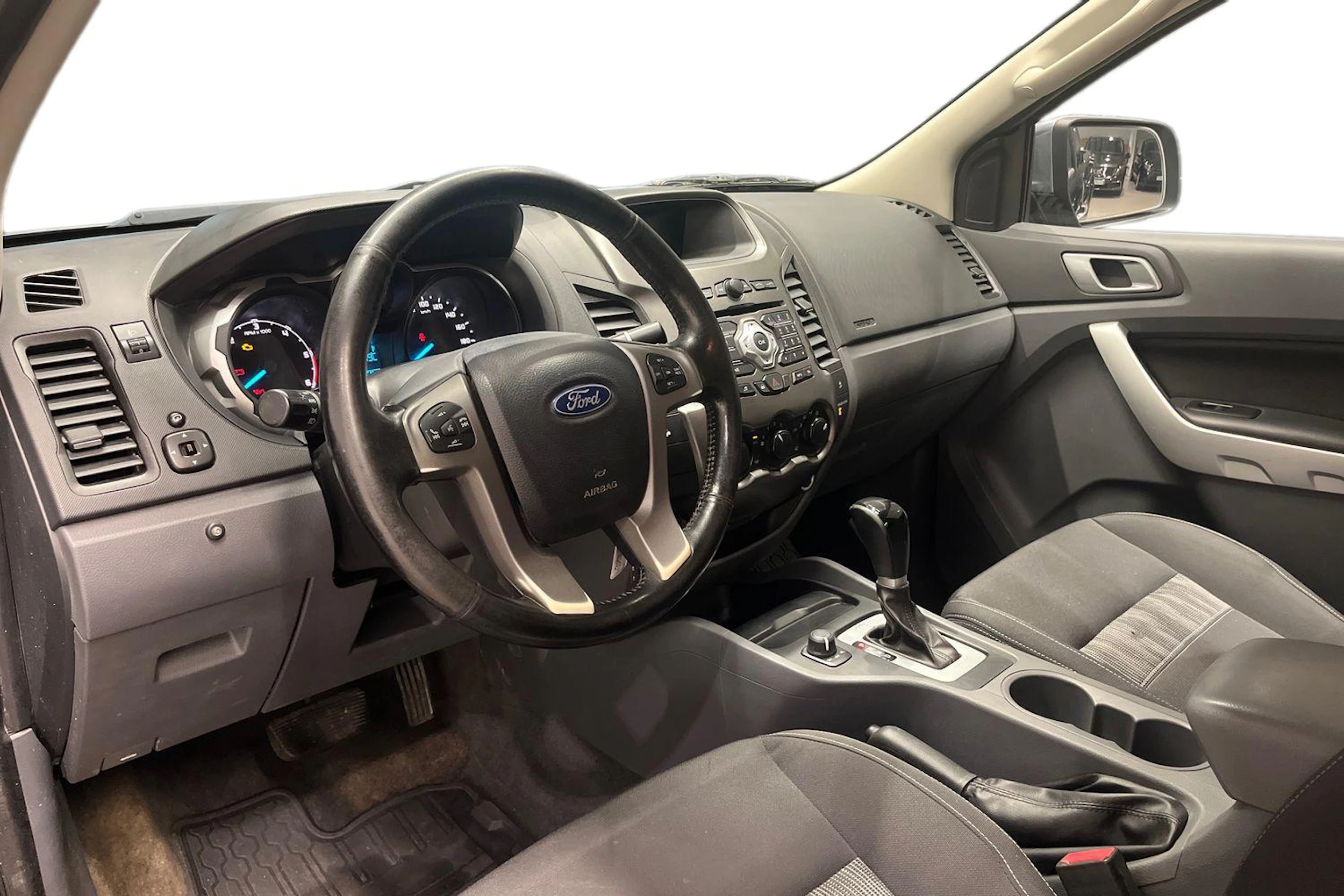 musta Ford Ranger 2016 kuva 8.
