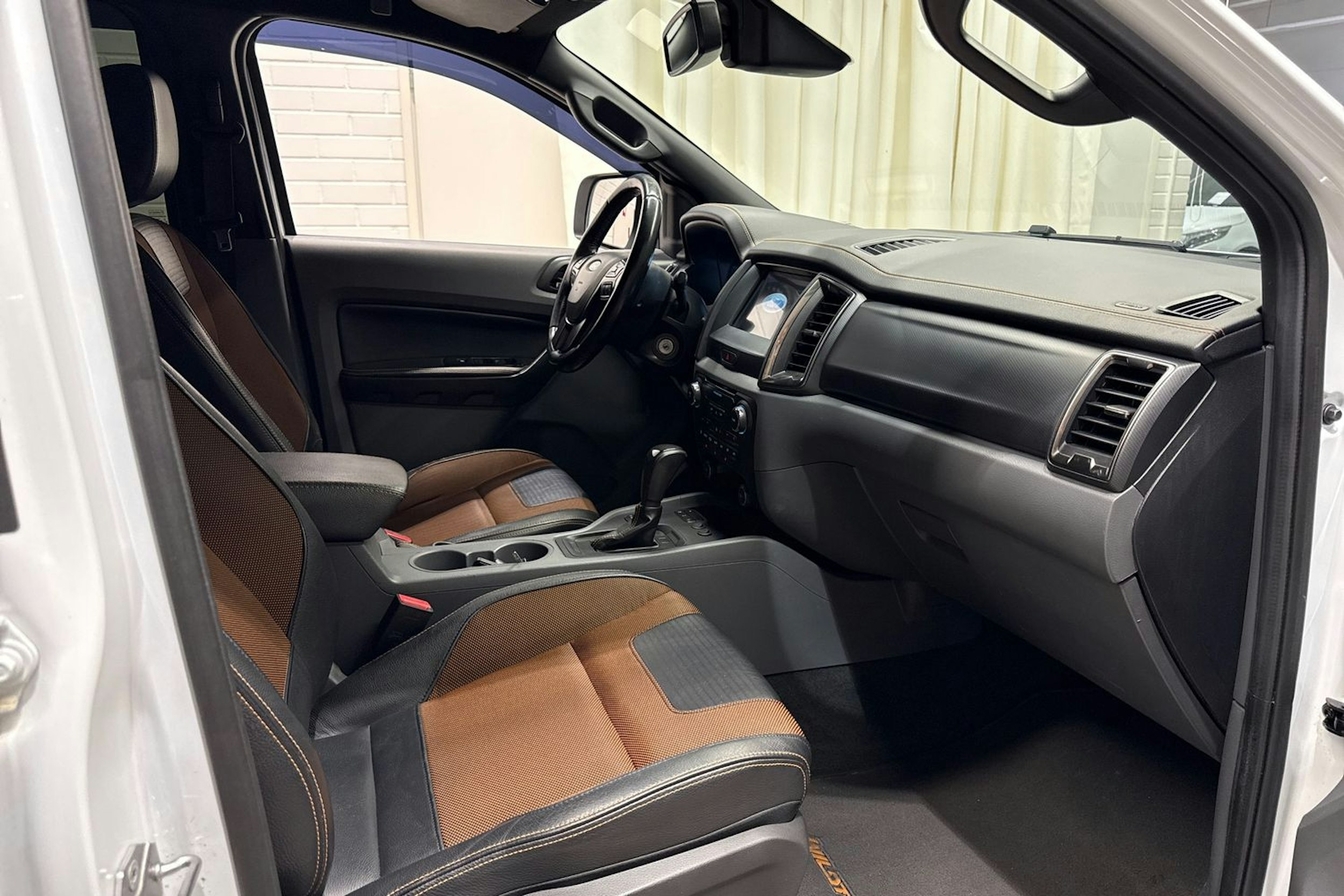 valkoinen Ford Ranger 2017 kuva 15.