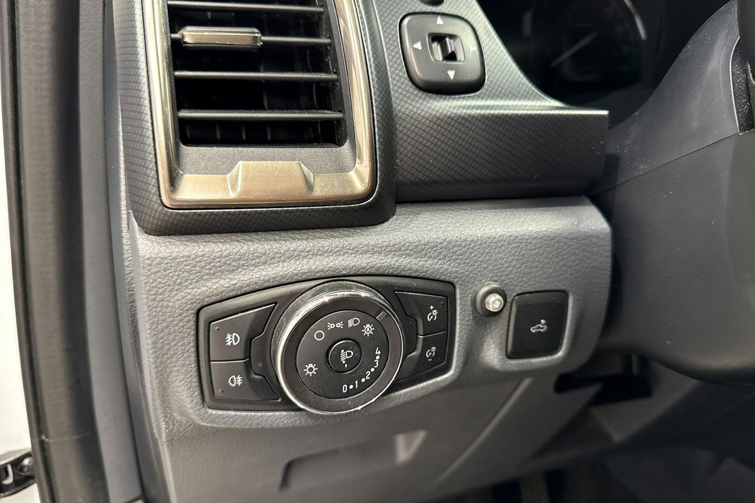 valkoinen Ford Ranger 2017 kuva 19.