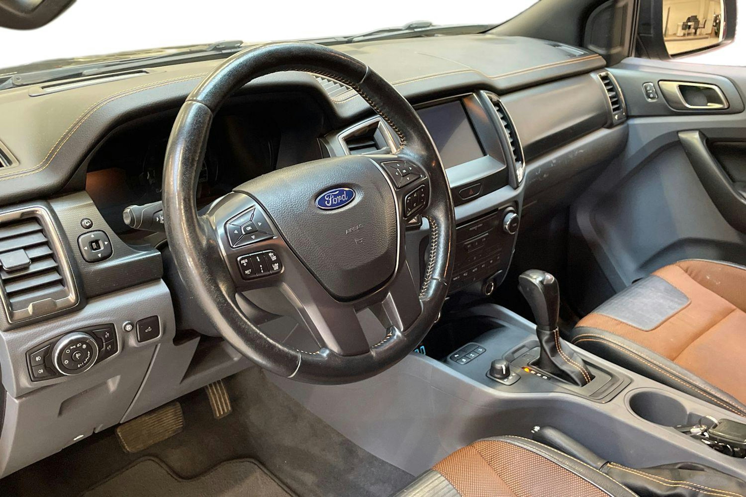 harmaa Ford Ranger 2017 kuva 7.