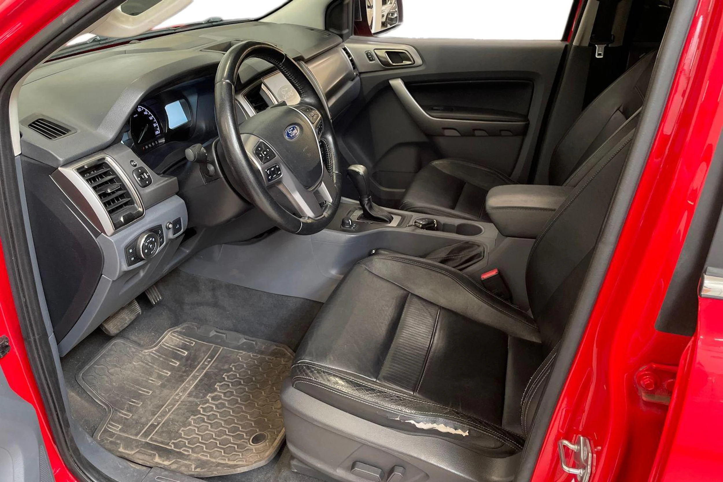 punainen Ford Ranger 2017 kuva 3.