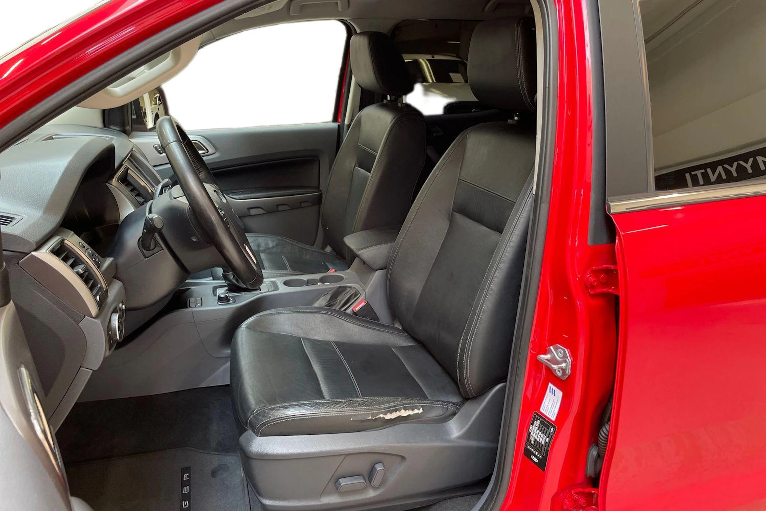 punainen Ford Ranger 2017 kuva 8.