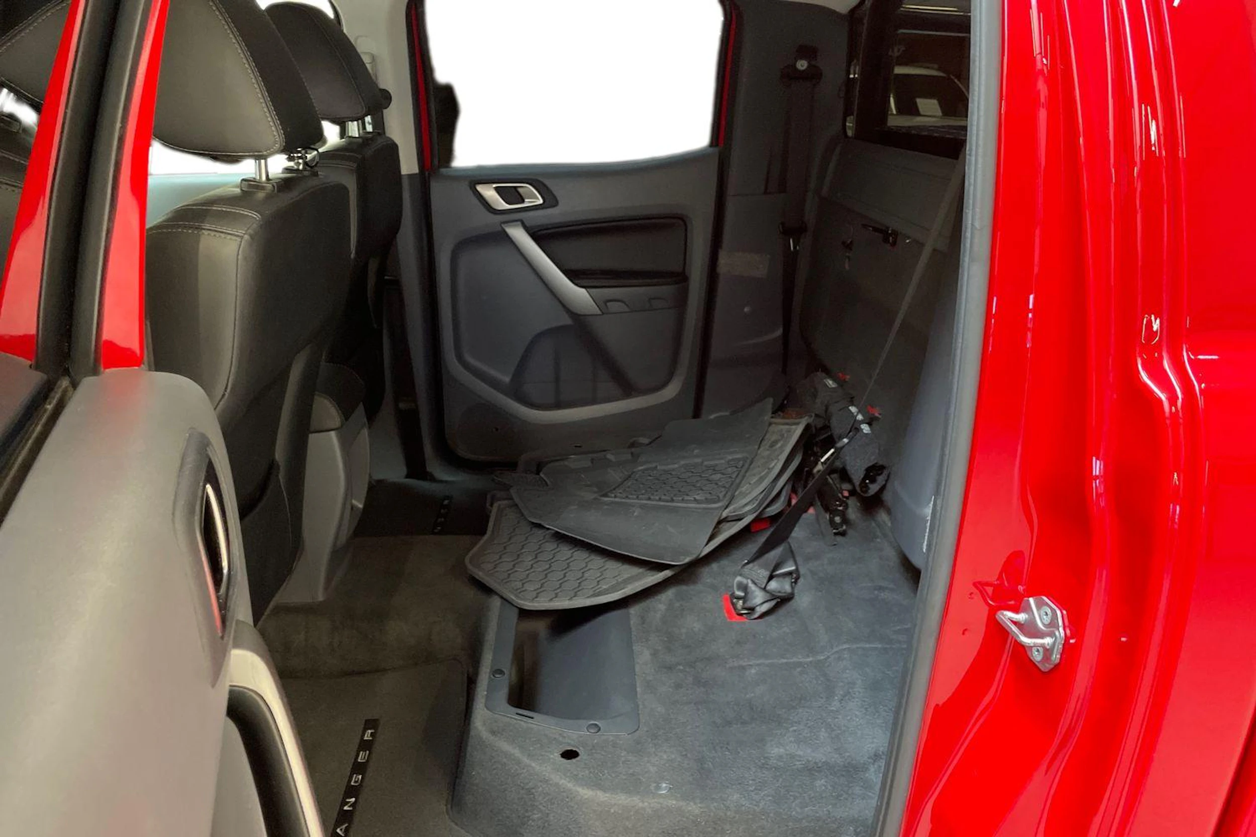 punainen Ford Ranger 2017 kuva 11.