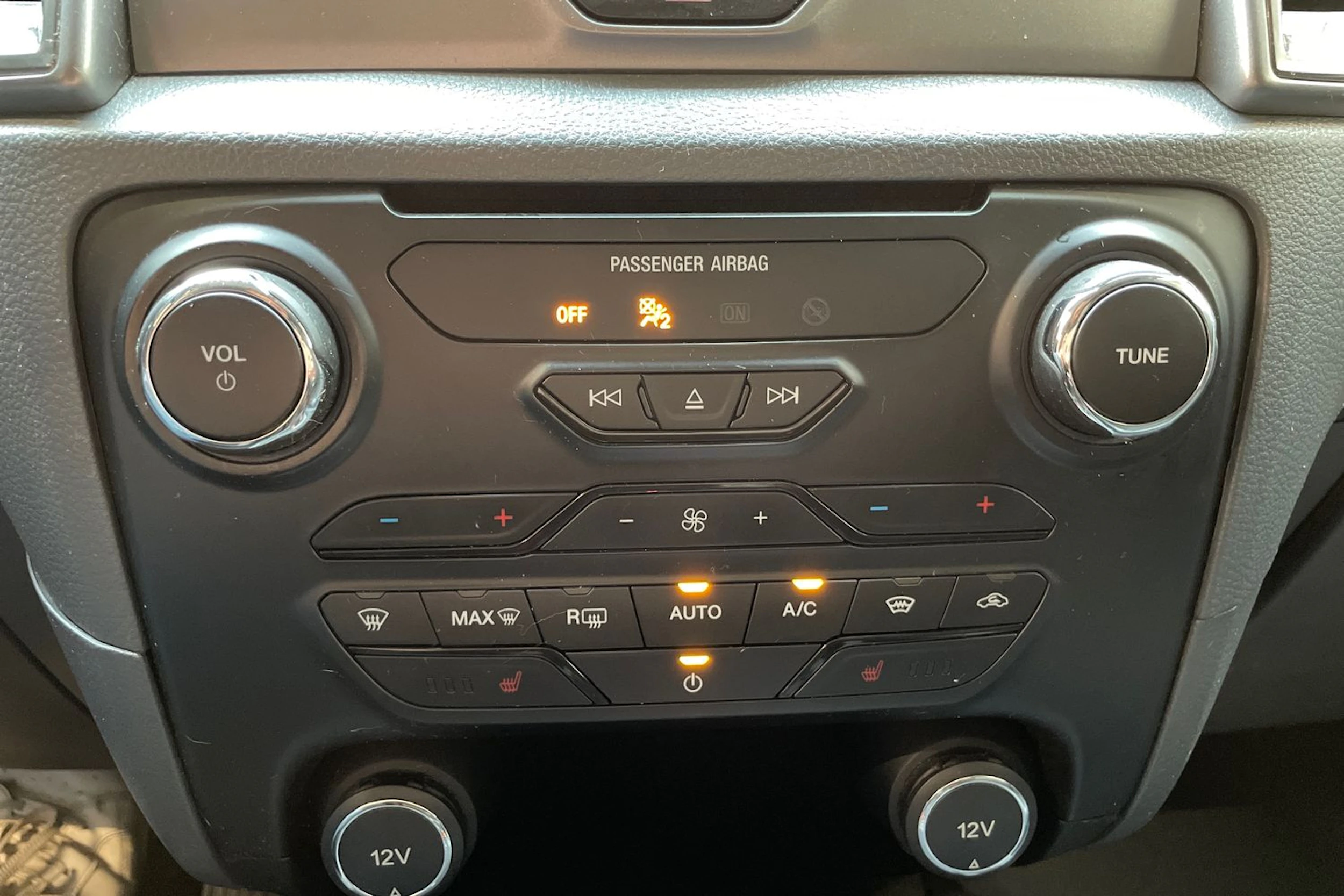 punainen Ford Ranger 2017 kuva 25.