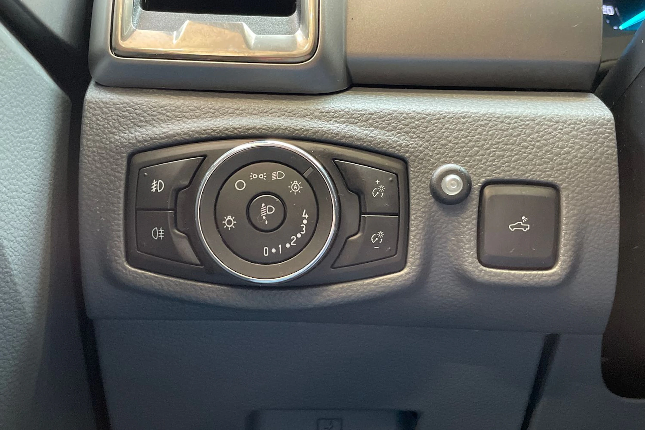 punainen Ford Ranger 2017 kuva 29.