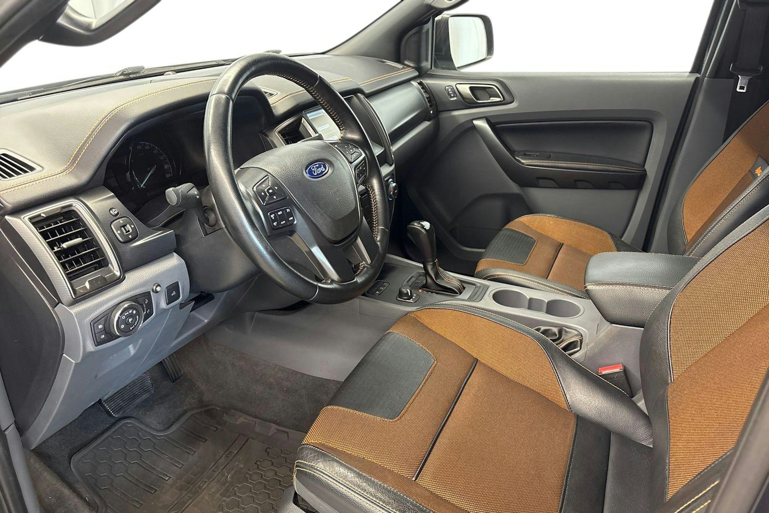 harmaa Ford Ranger 2017 kuva 7.