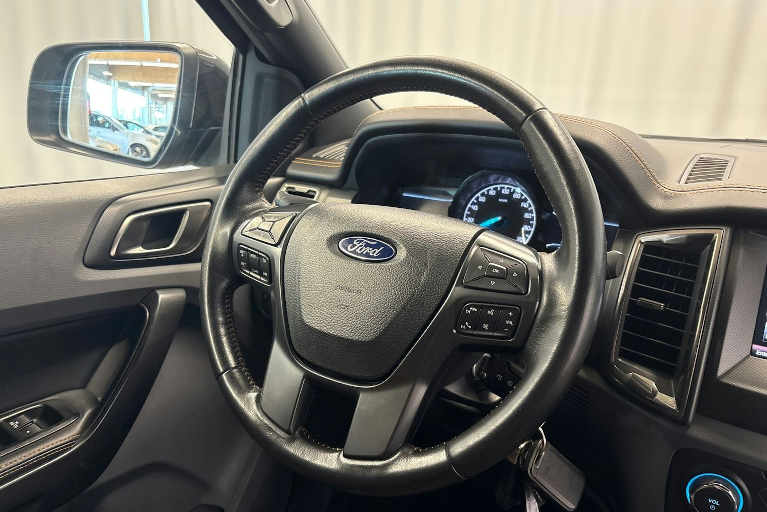 harmaa Ford Ranger 2017 kuva 14.