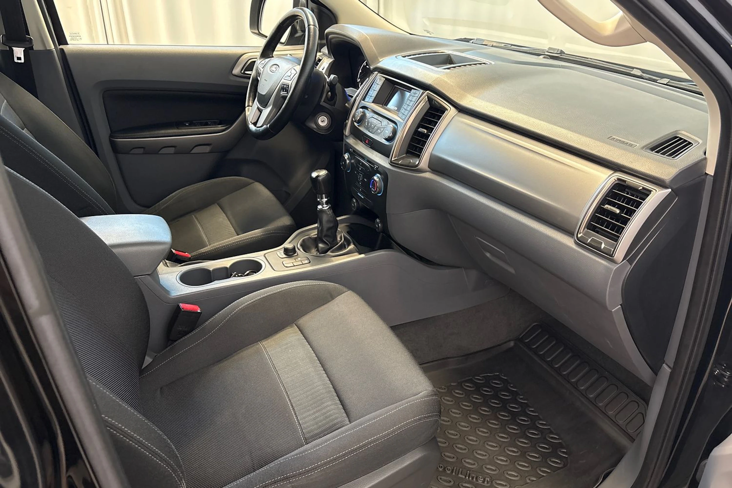 musta Ford Ranger 2017 kuva 15.