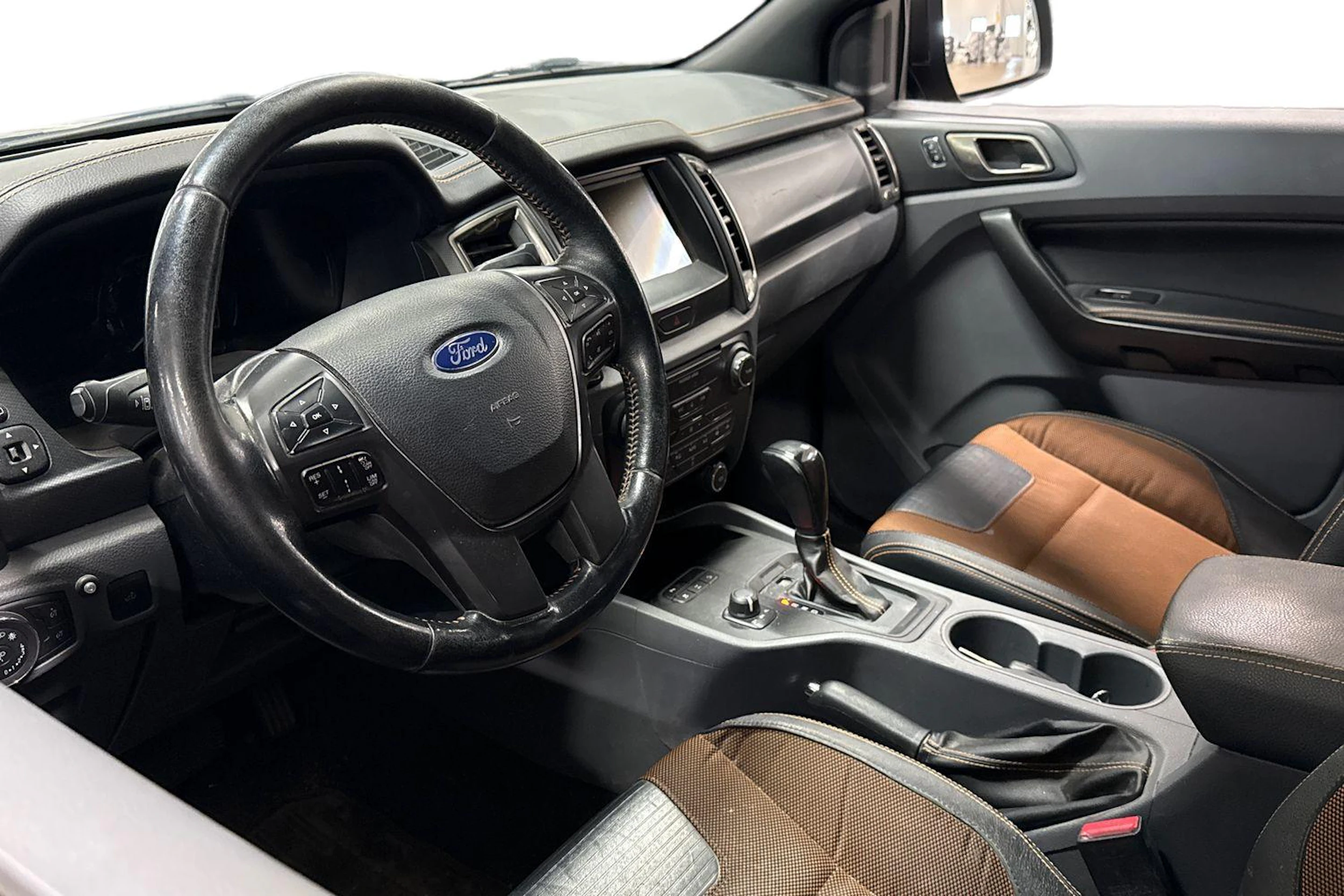musta Ford Ranger 2017 kuva 3.