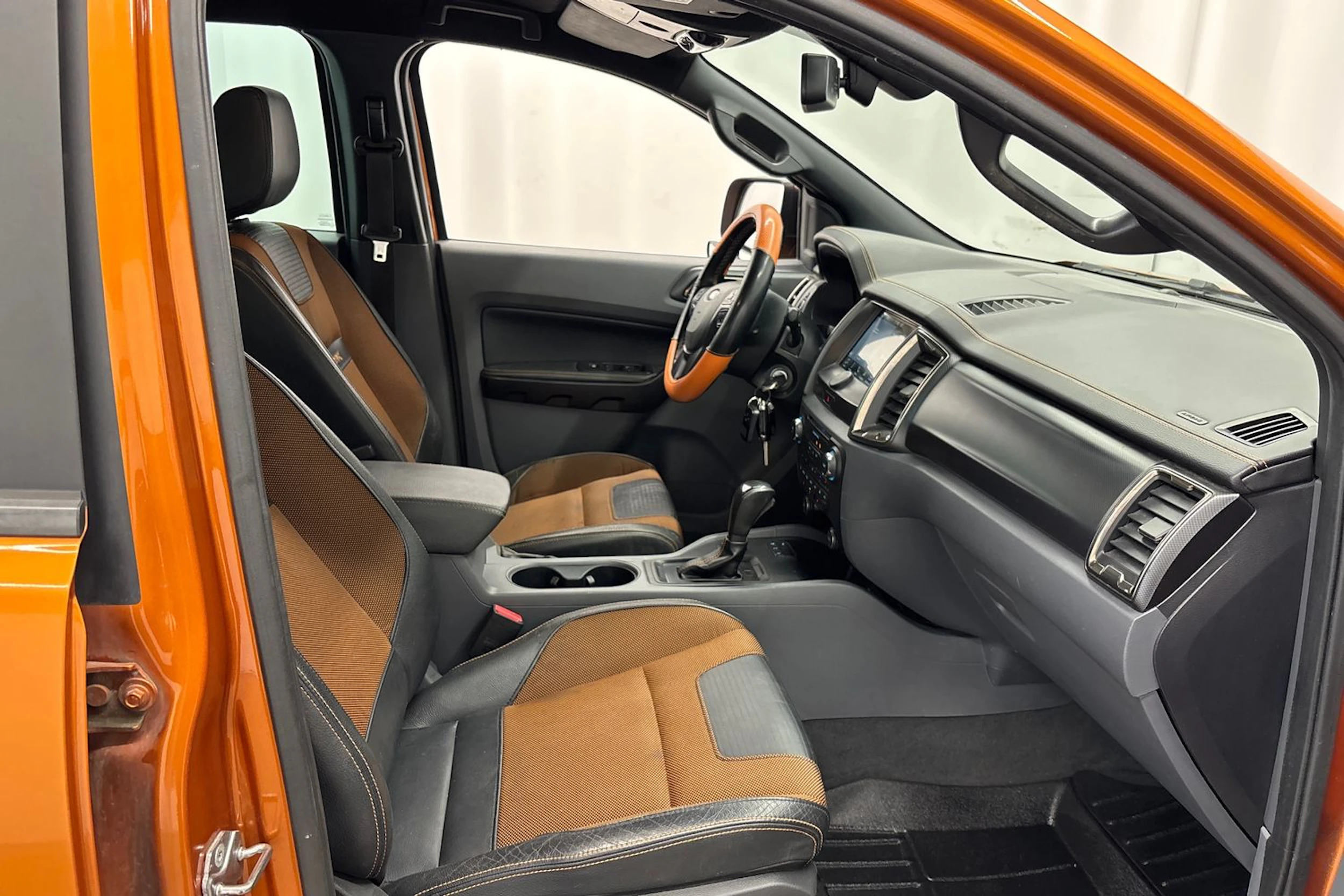met. oranssi Ford Ranger 2018 kuva 19.