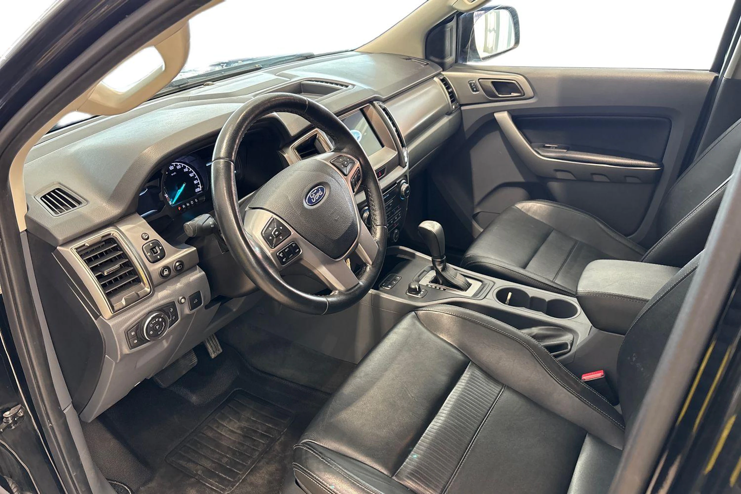 Musta Ford RANGER 2018 kuva 8.