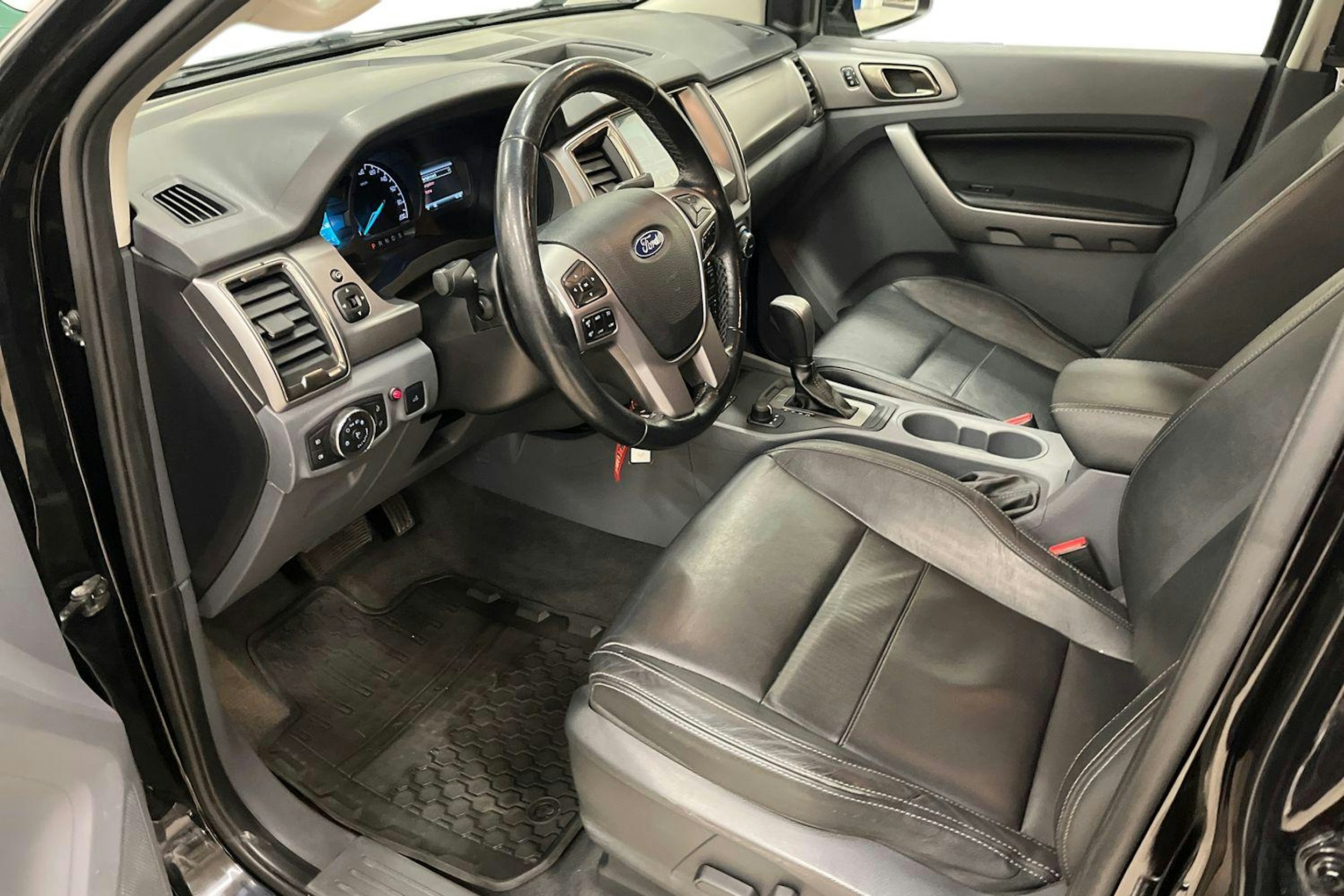 musta Ford Ranger 2018 kuva 8.