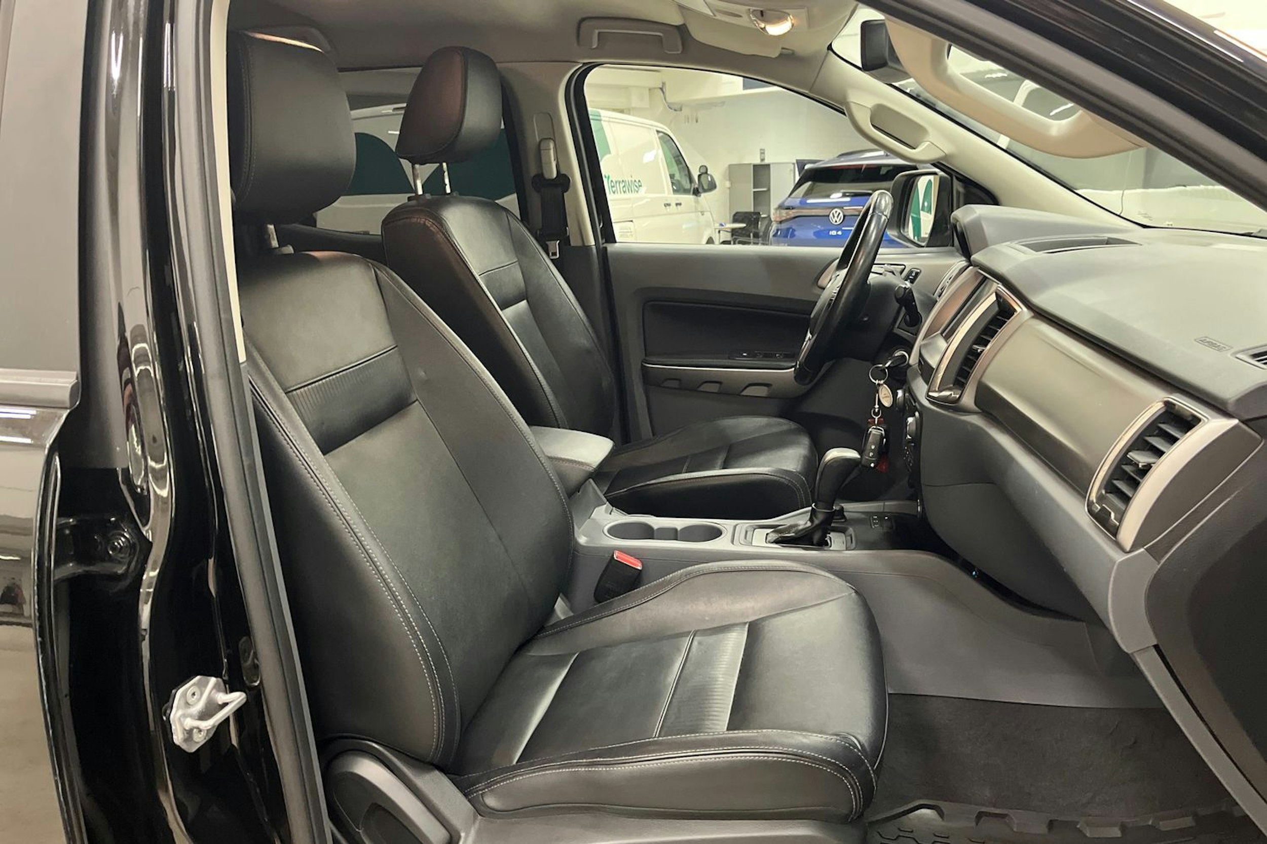 musta Ford Ranger 2018 kuva 13.