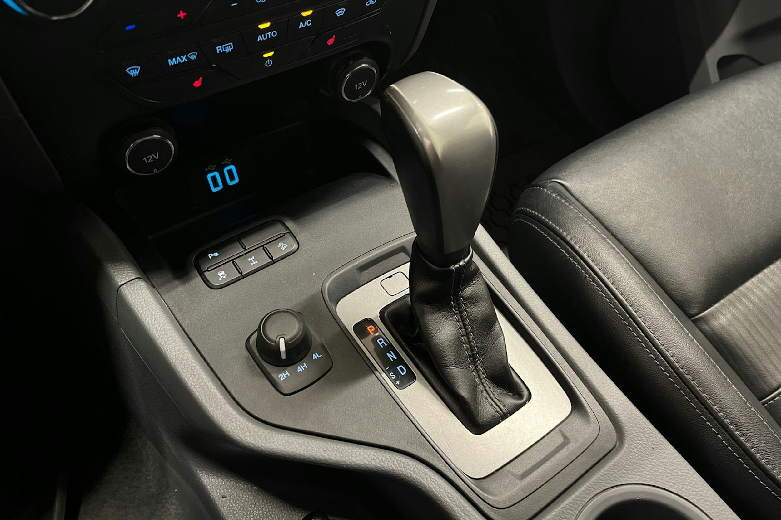 musta Ford Ranger 2018 kuva 21.