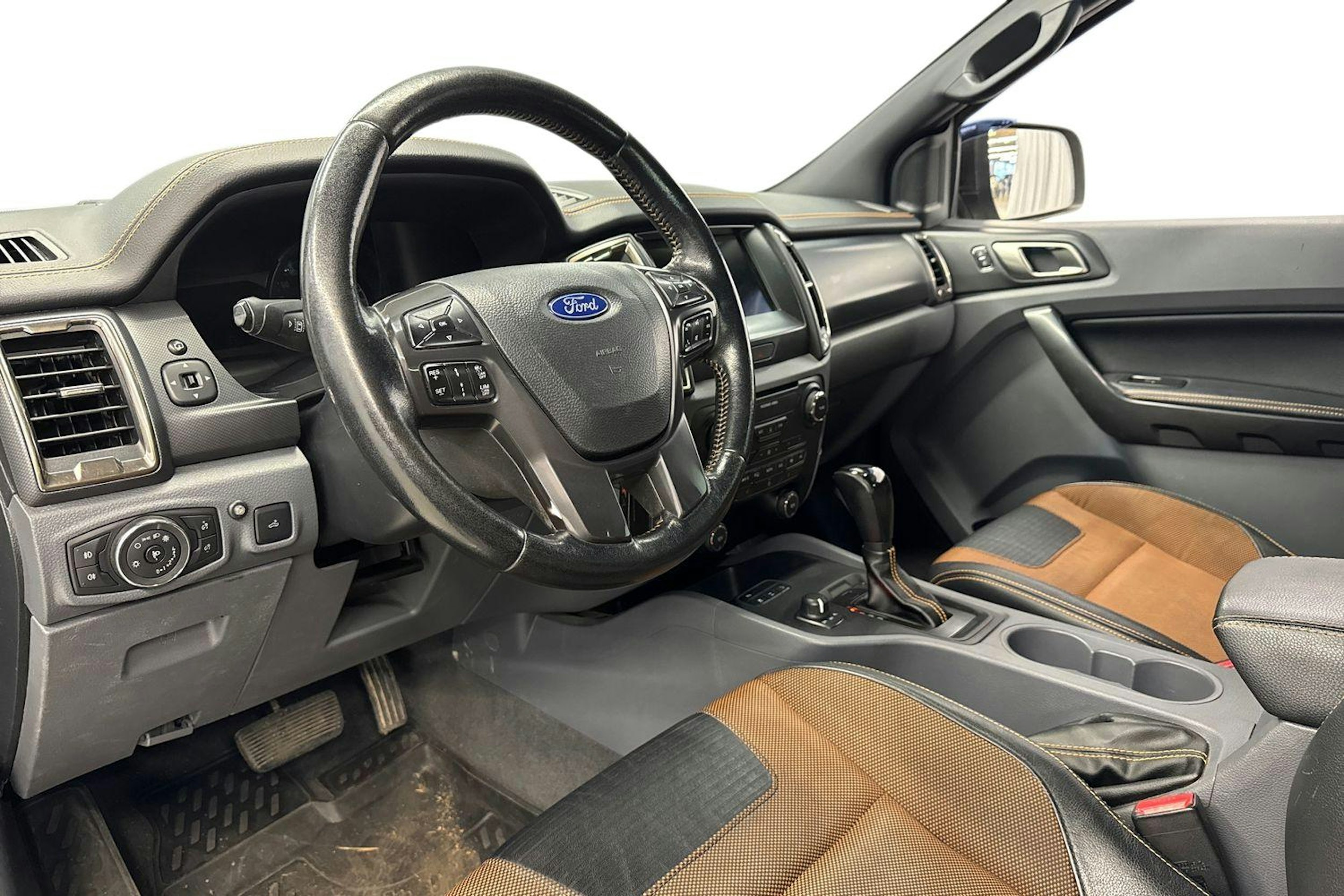 harmaa Ford Ranger 2018 kuva 3.