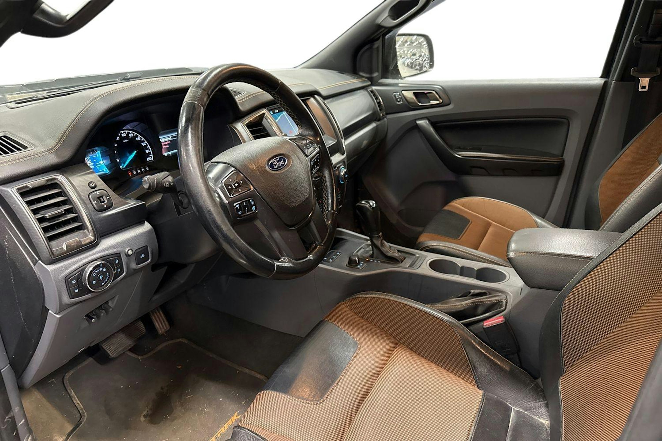 Musta Ford RANGER 2018 kuva 3.