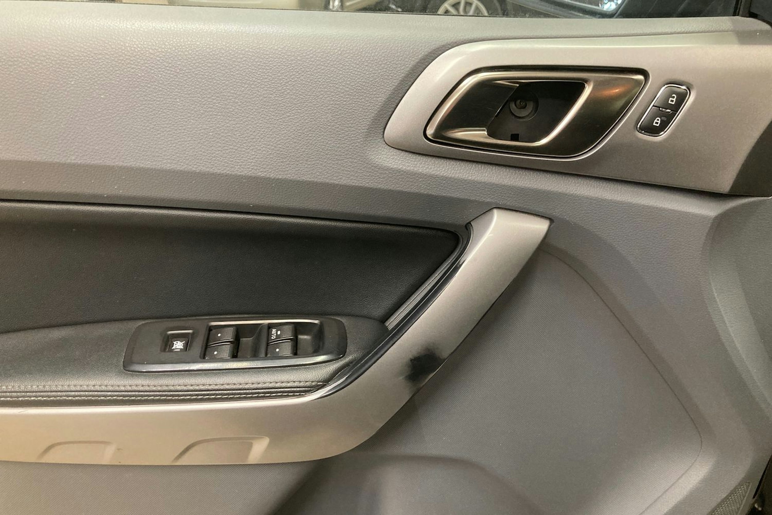 musta Ford Ranger 2018 kuva 17.