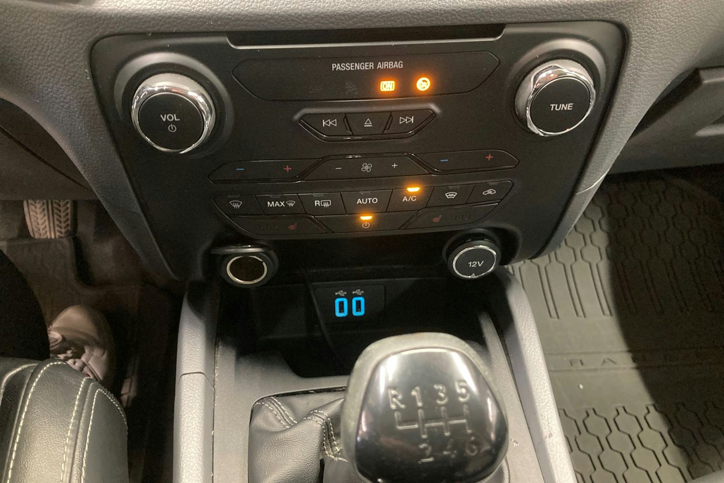 musta Ford Ranger 2018 kuva 21.