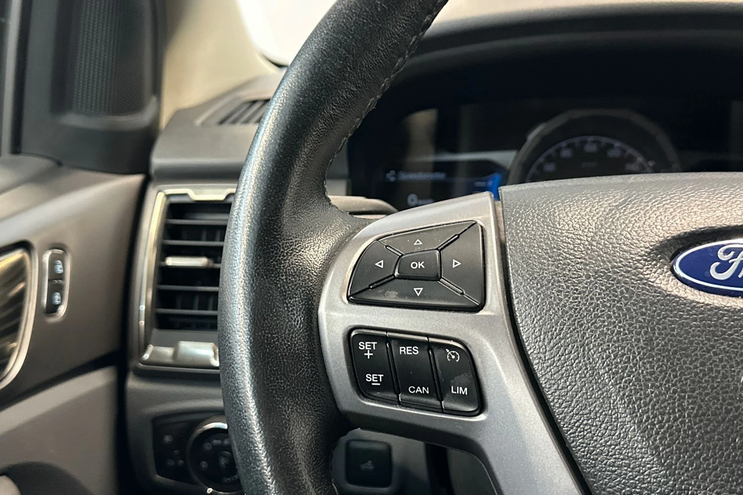 musta Ford Ranger 2018 kuva 16.