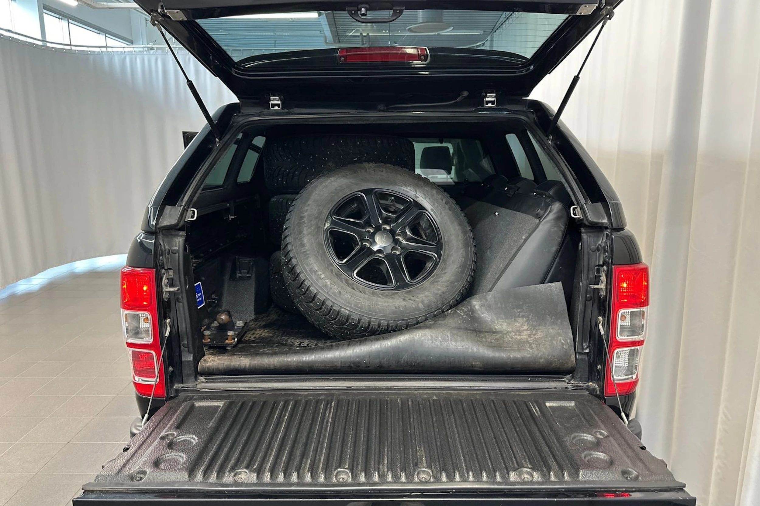 musta Ford Ranger 2018 kuva 24.