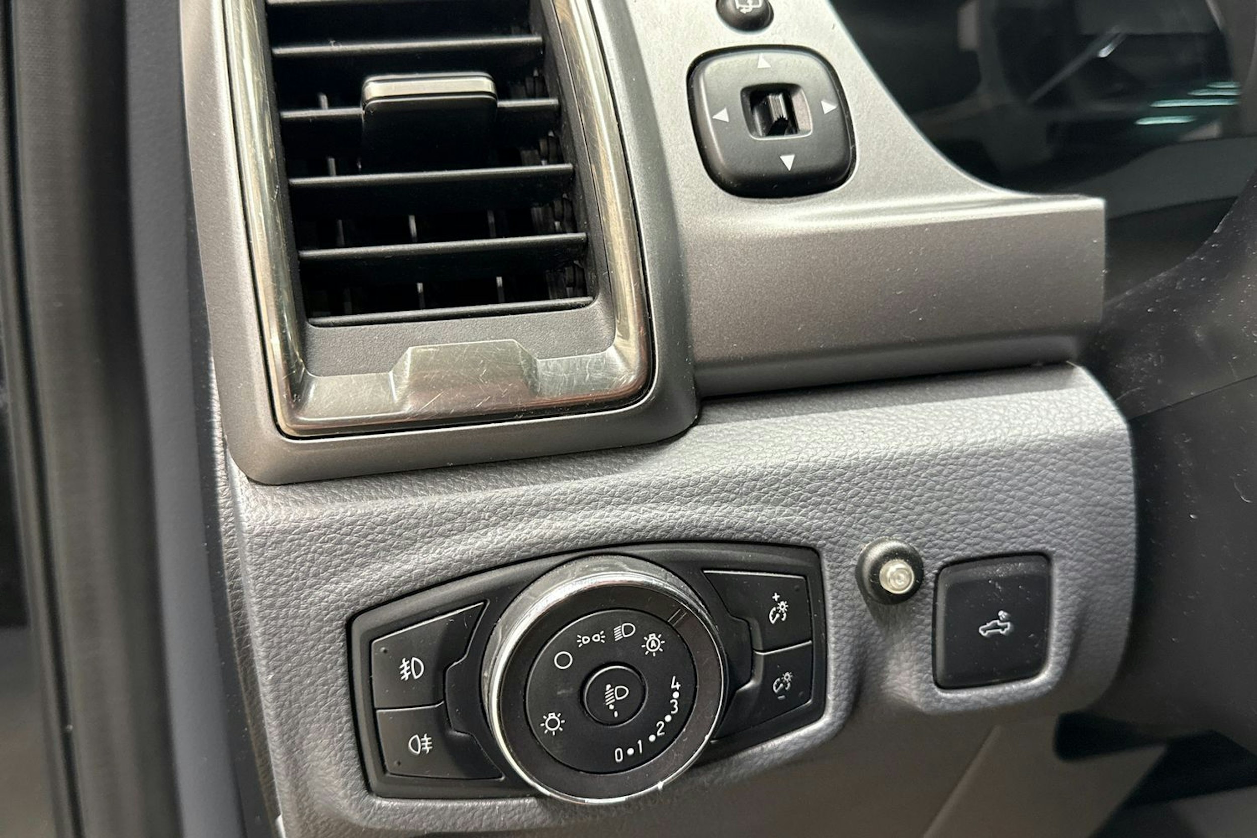 musta Ford Ranger 2019 kuva 21.