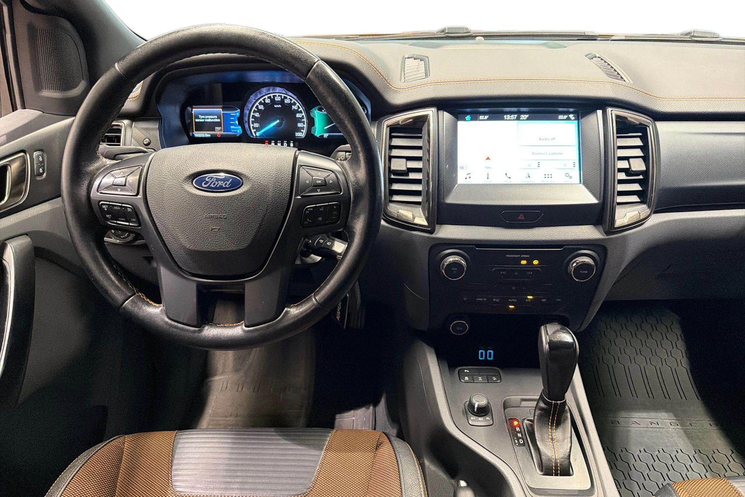Oranssi Ford RANGER 2019 kuva 9.