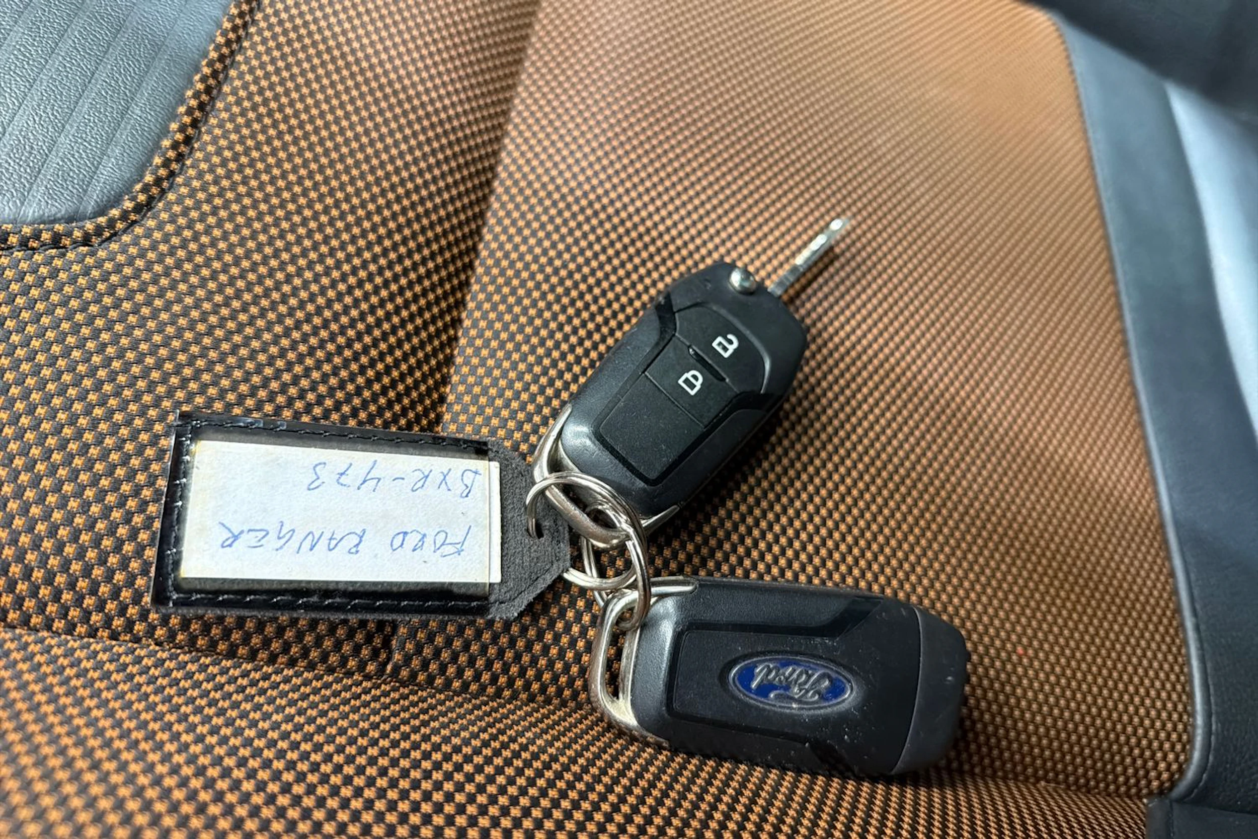 Oranssi Ford RANGER 2019 kuva 22.