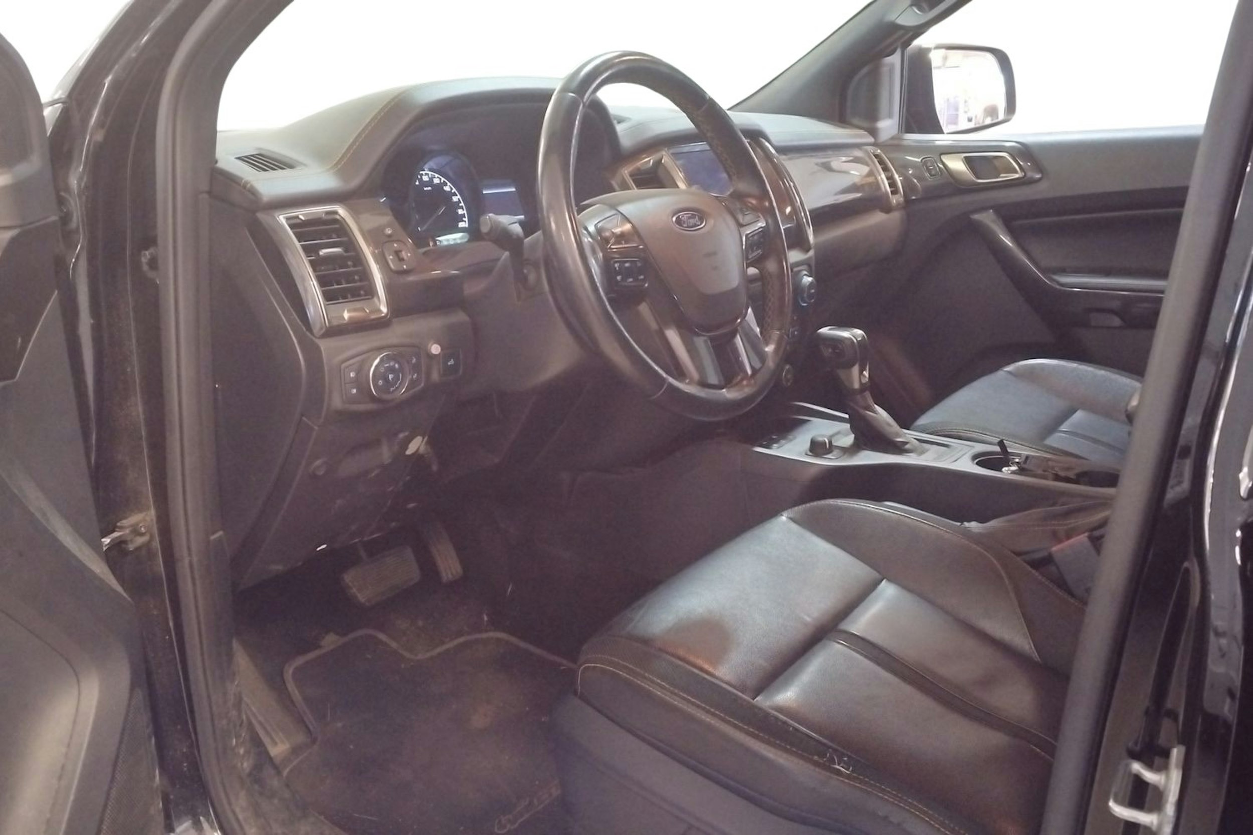 musta Ford Ranger 2019 kuva 3.