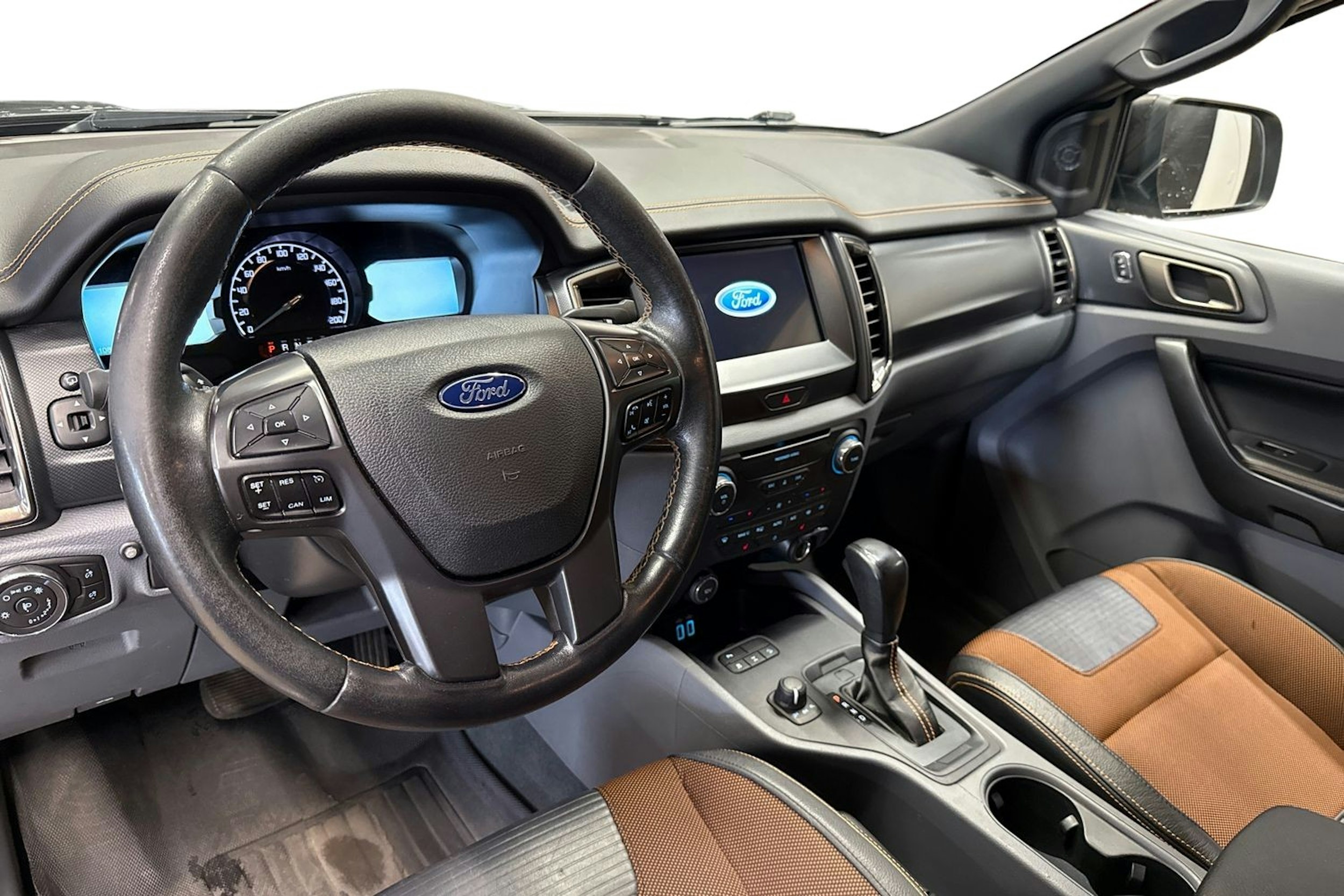 harmaa Ford Ranger 2019 kuva 9.