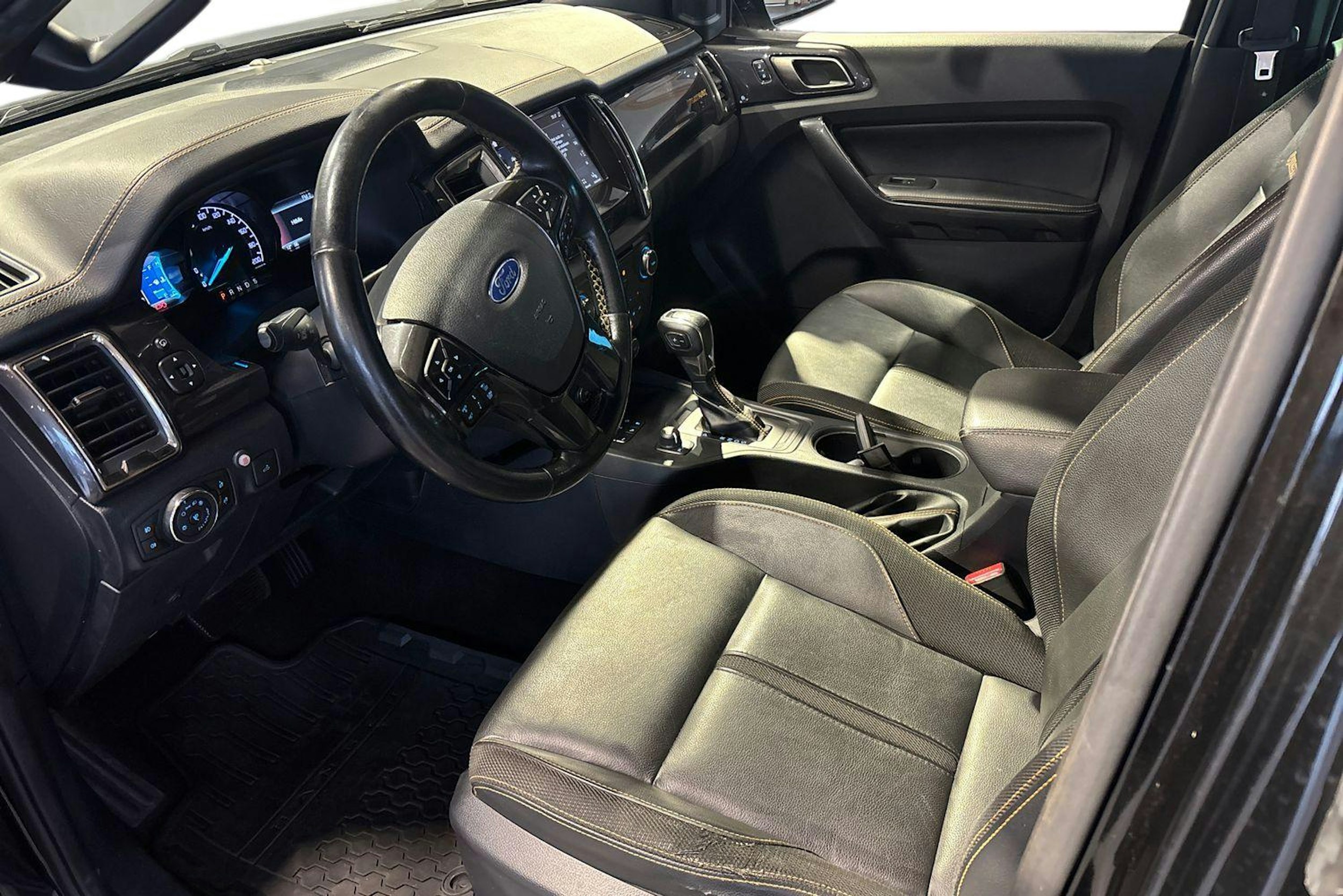 musta Ford Ranger 2019 kuva 8.