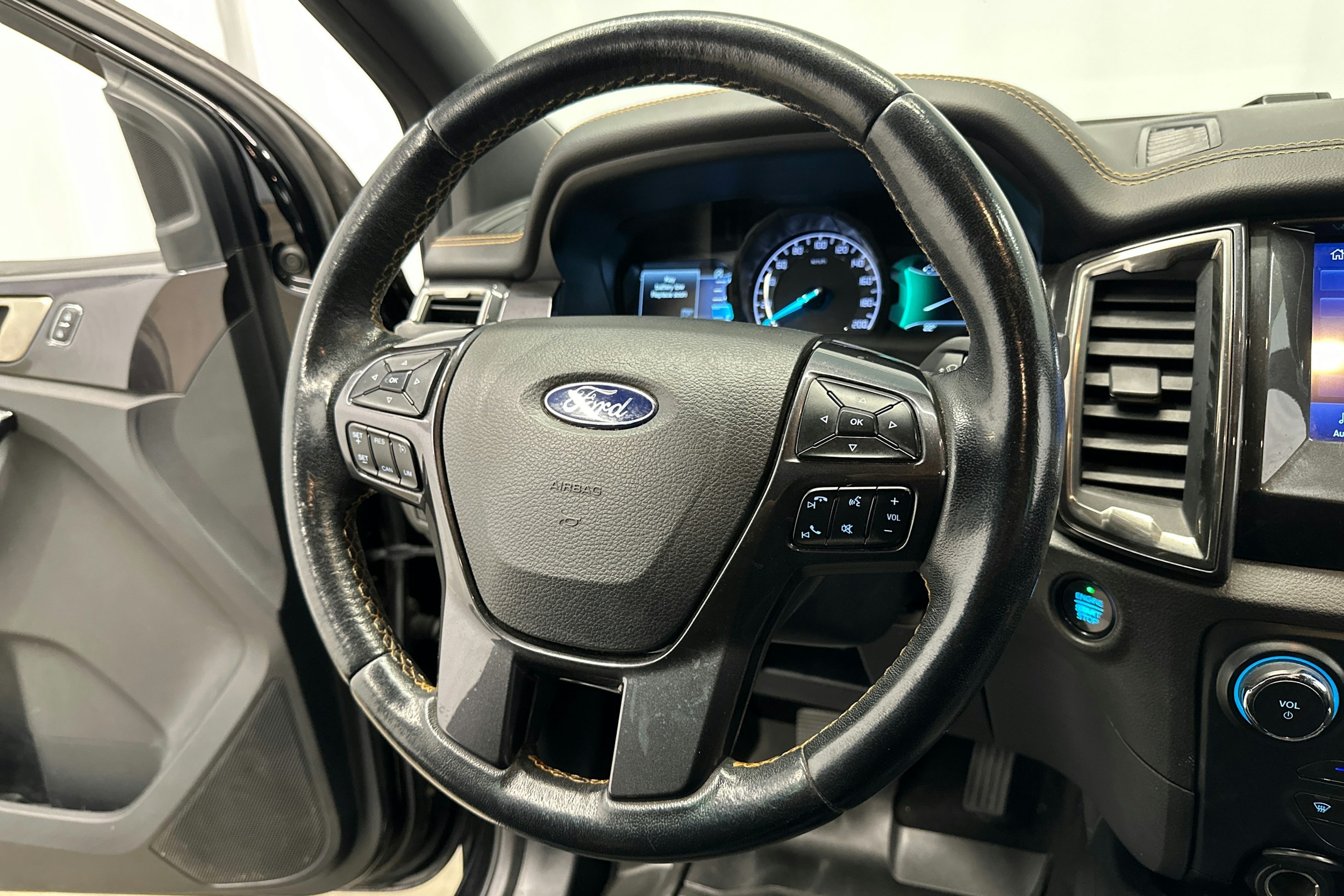 musta Ford Ranger 2019 kuva 12.
