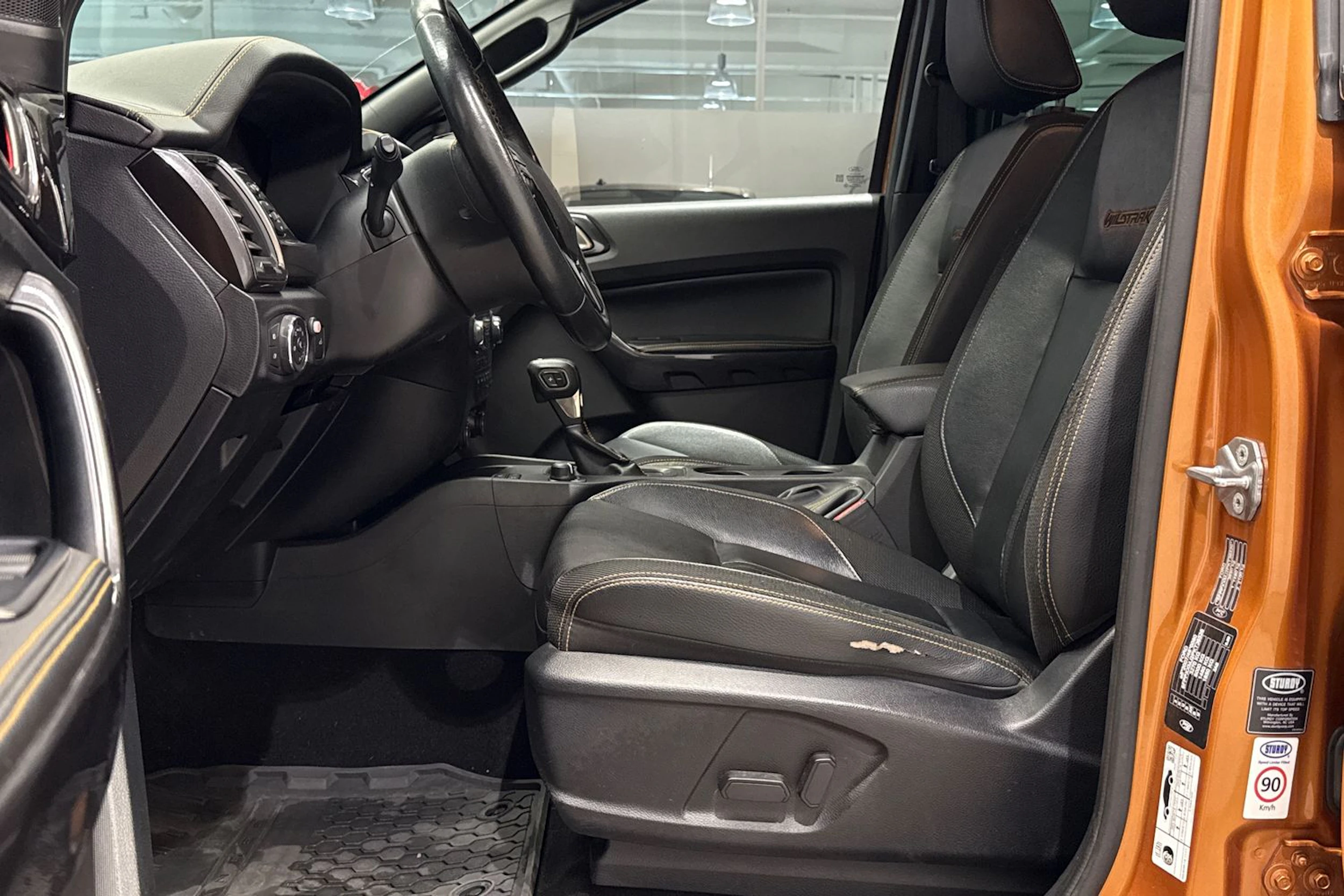 oranssi Ford Ranger 2019 kuva 13.