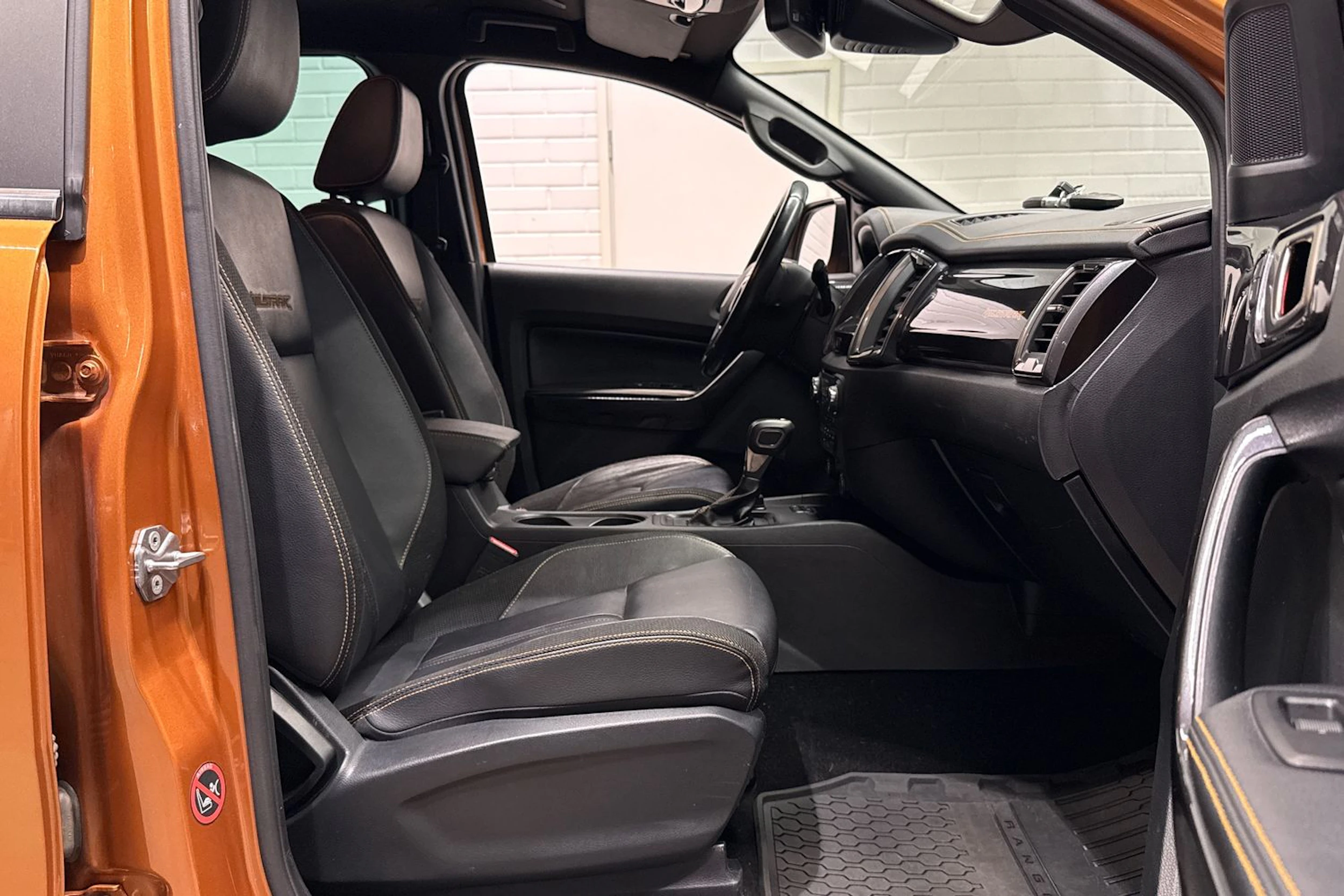 oranssi Ford Ranger 2019 kuva 15.
