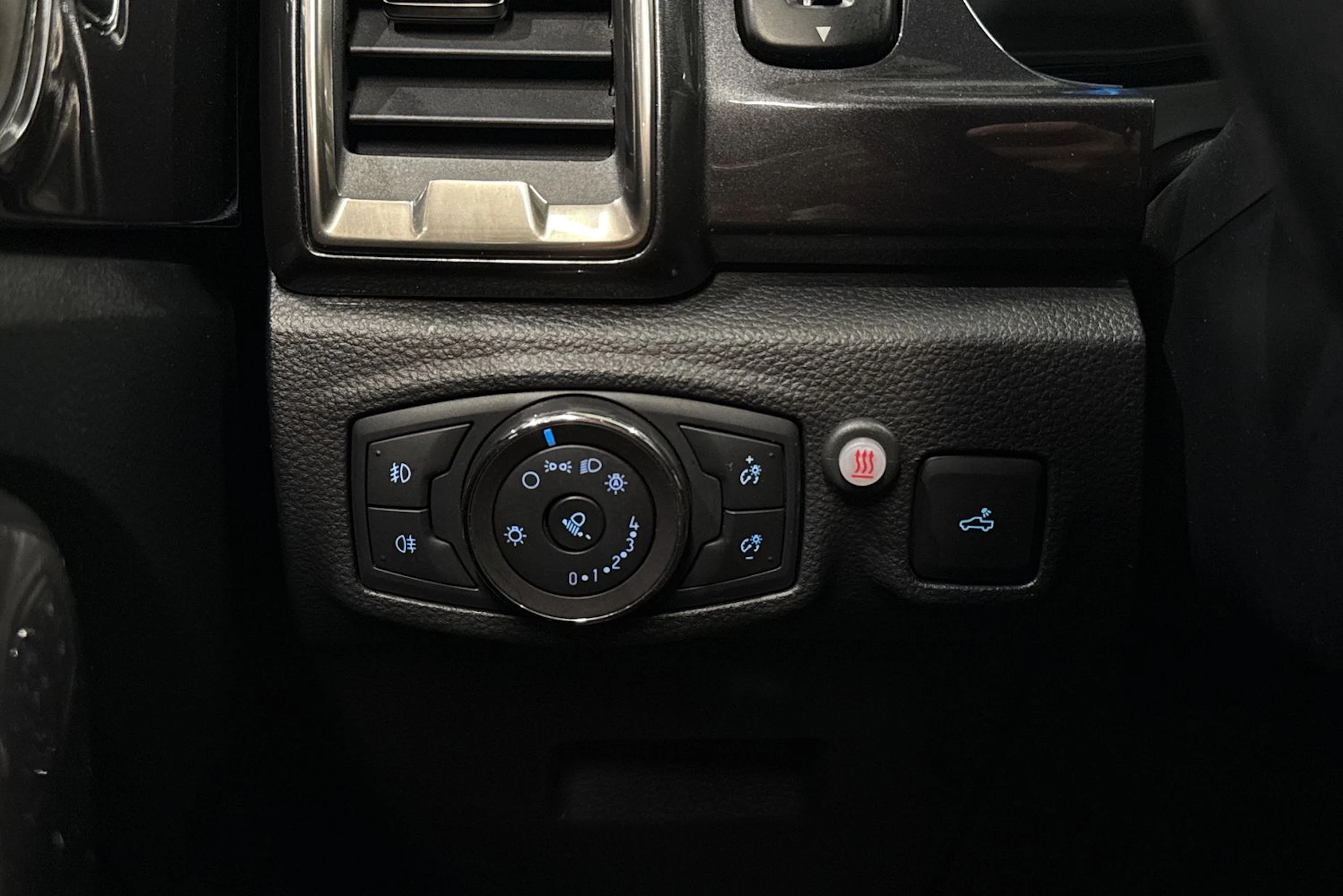oranssi Ford Ranger 2019 kuva 27.