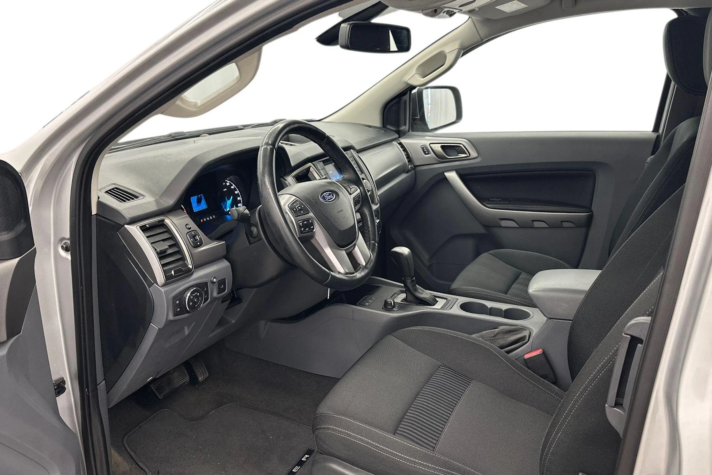 Harmaa Ford RANGER 2019 kuva 6.