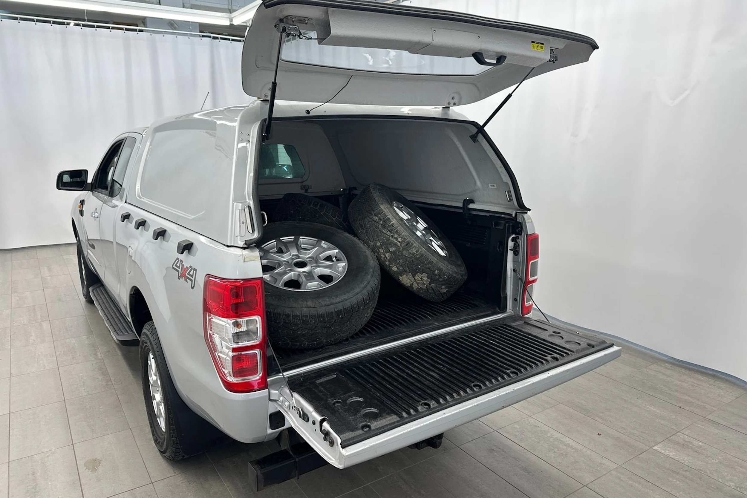 Harmaa Ford RANGER 2019 kuva 10.
