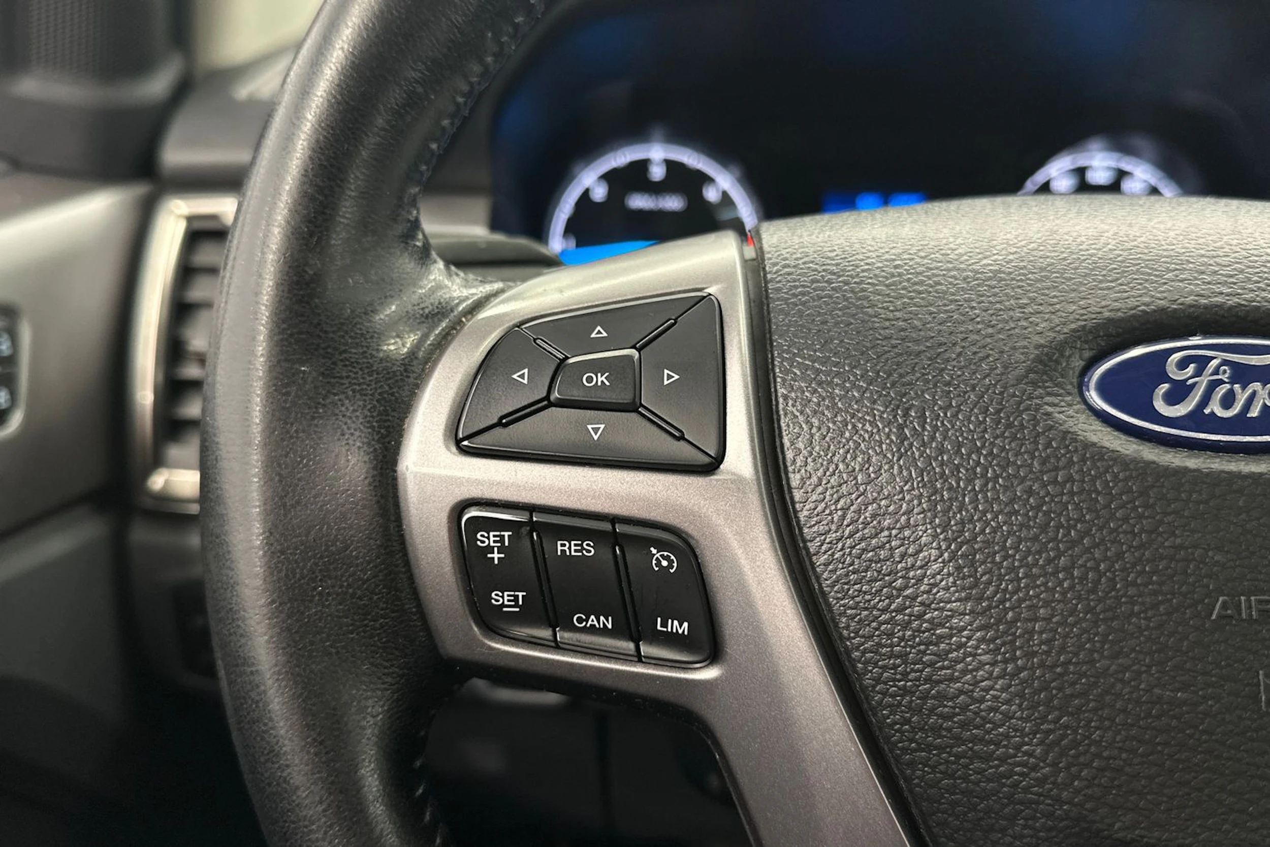 Harmaa Ford RANGER 2019 kuva 11.