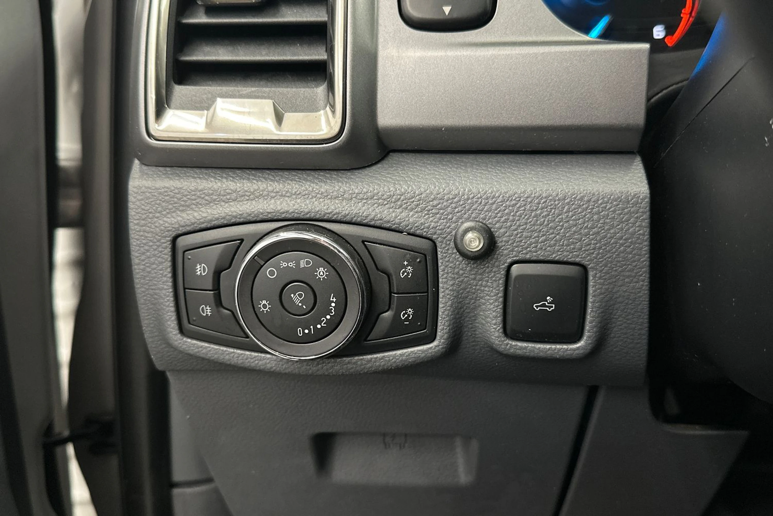 Harmaa Ford RANGER 2019 kuva 13.