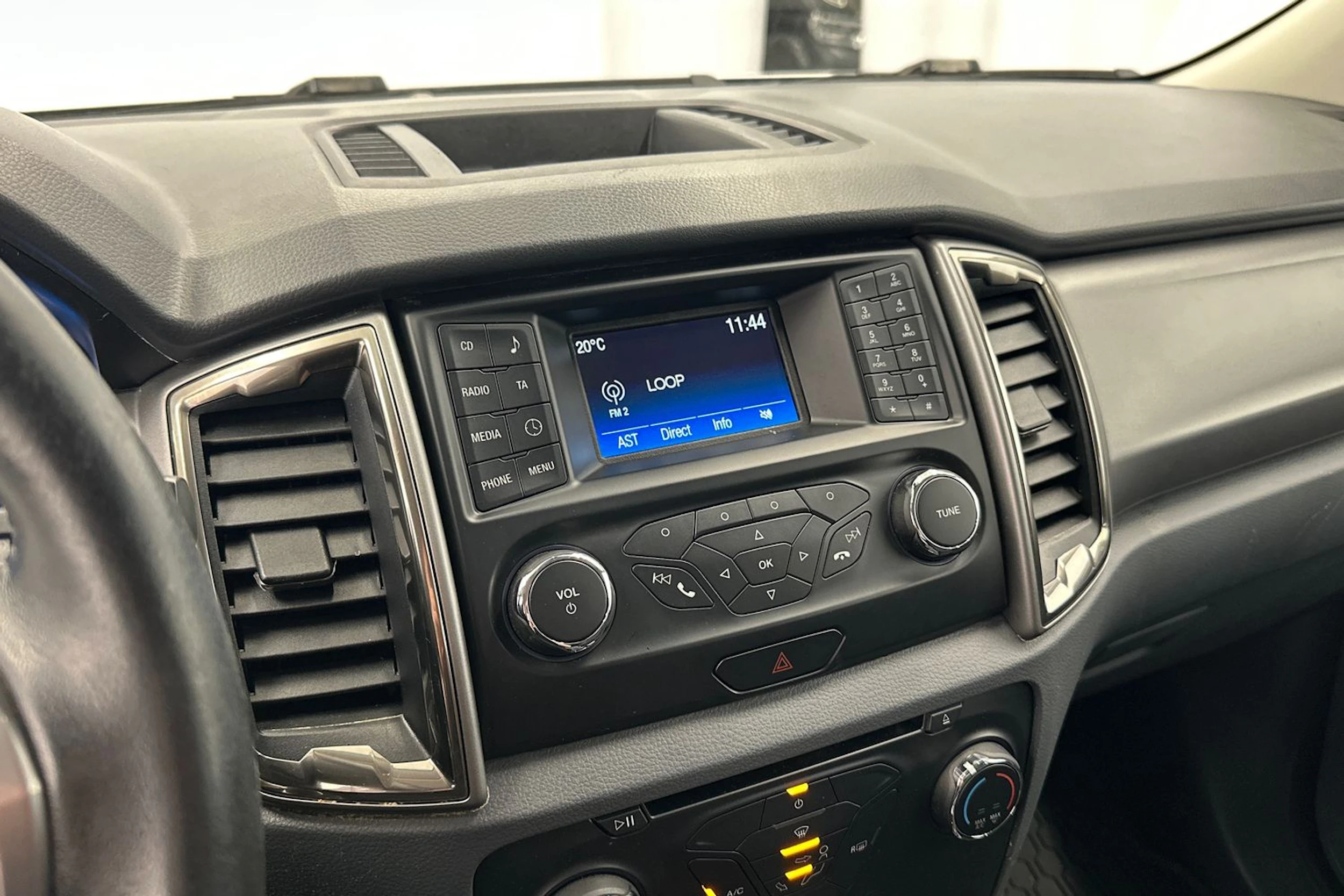 Harmaa Ford RANGER 2019 kuva 15.