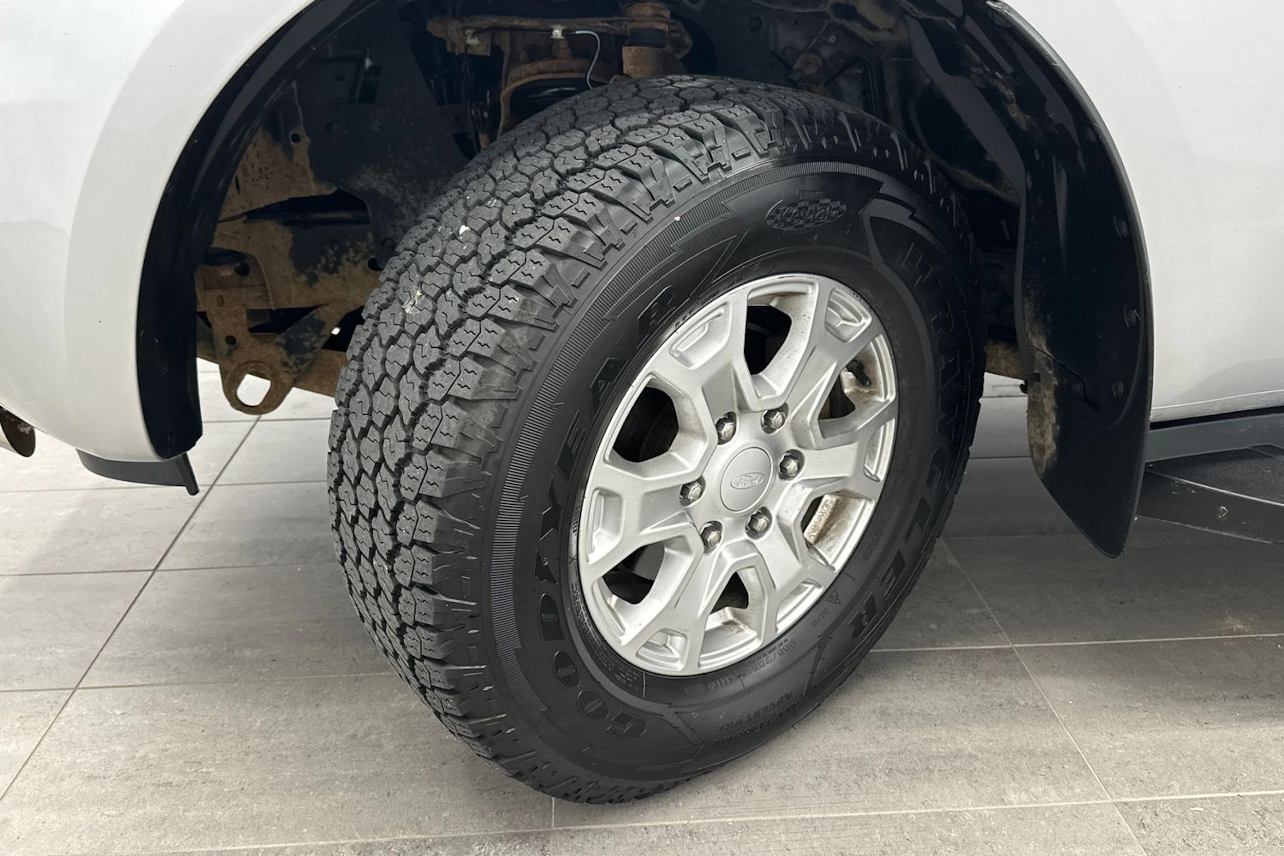 Harmaa Ford RANGER 2019 kuva 21.