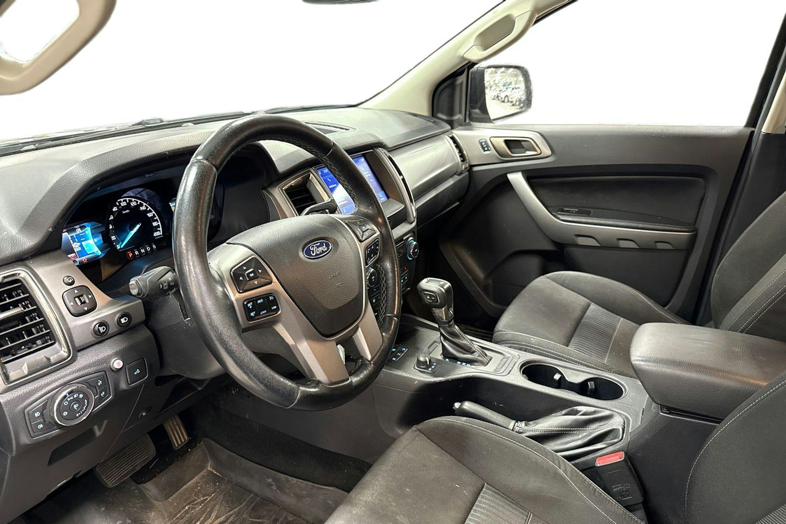 musta Ford Ranger 2020 kuva 3.