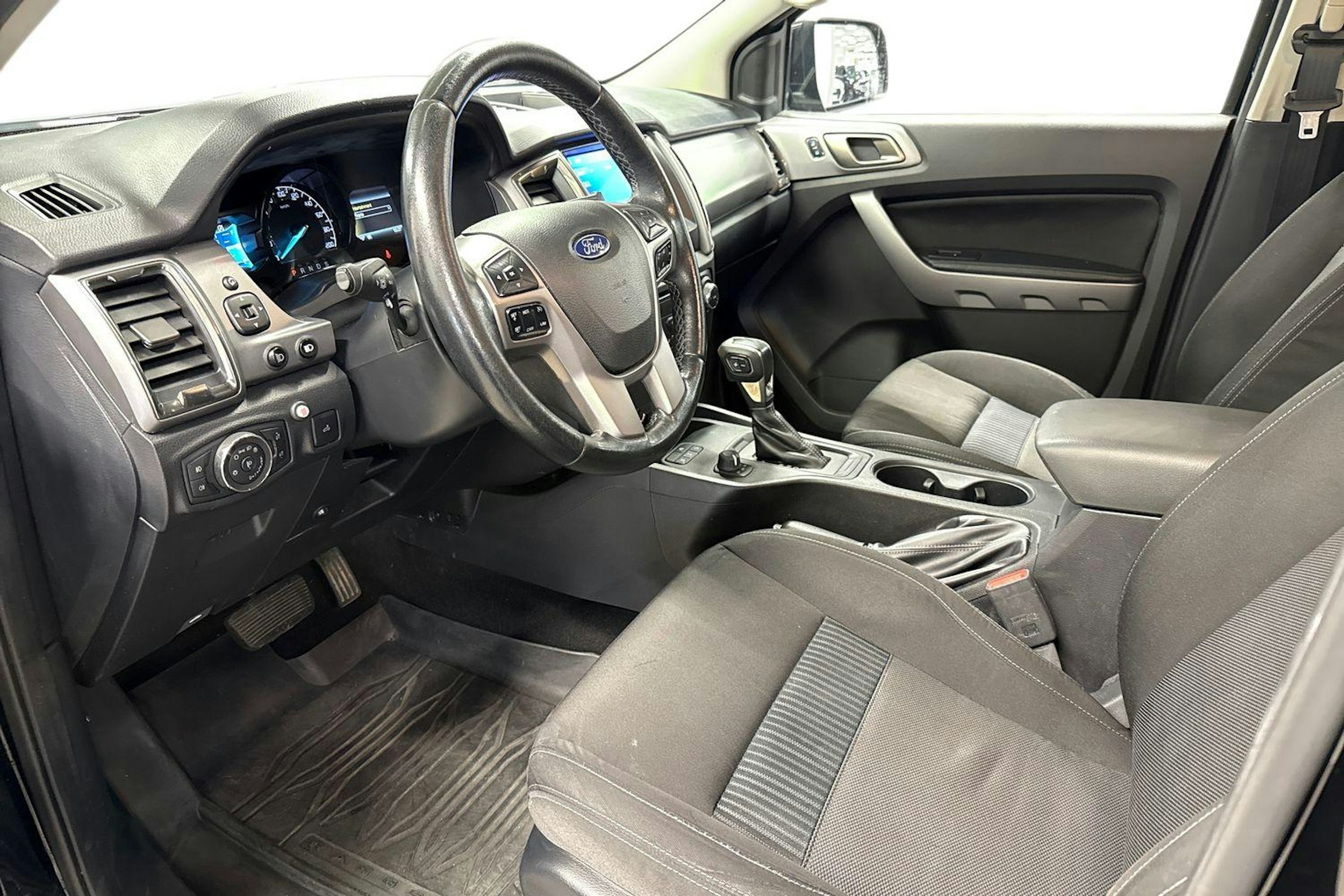 musta Ford Ranger 2020 kuva 7.