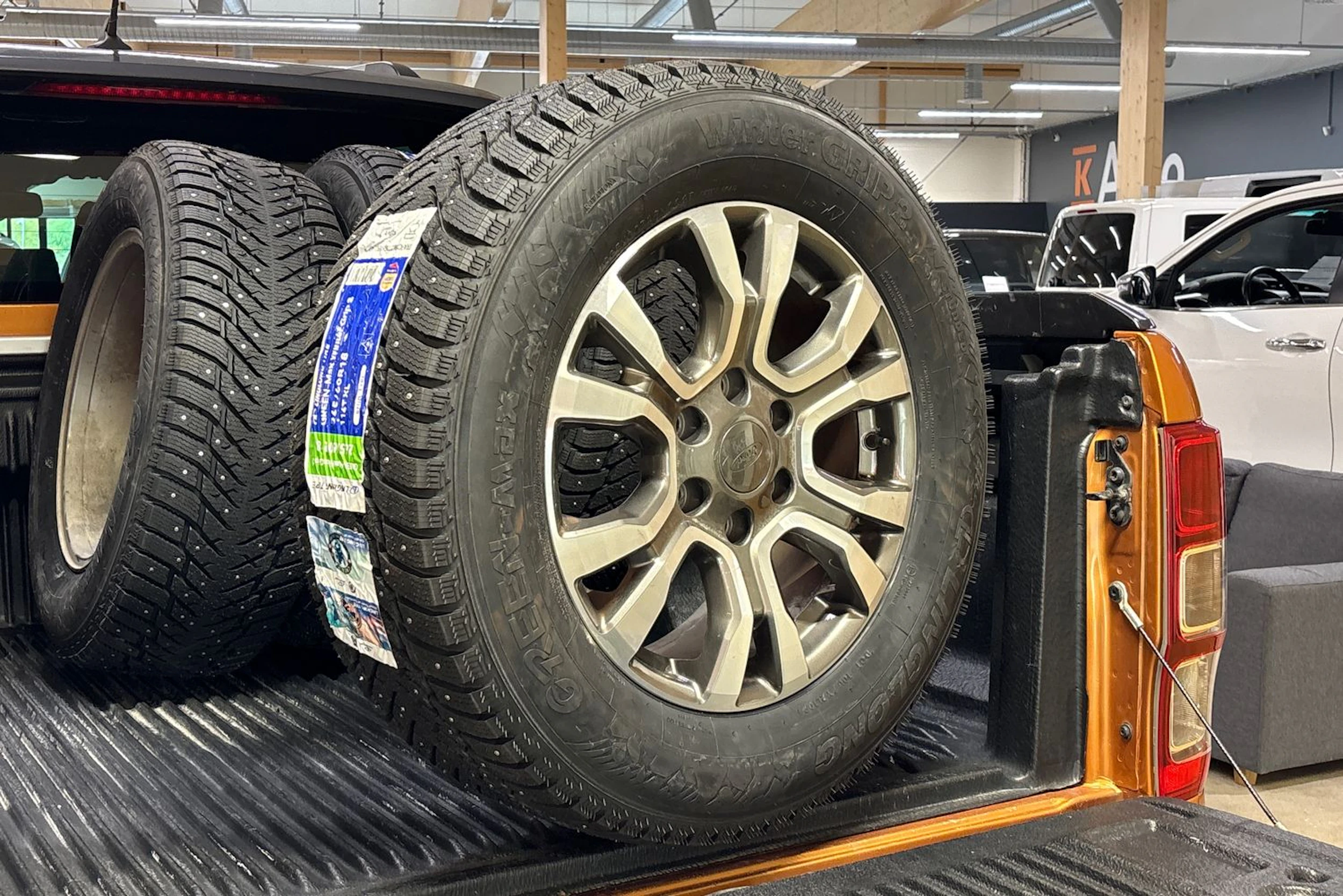 oranssi Ford Ranger 2020 kuva 13.