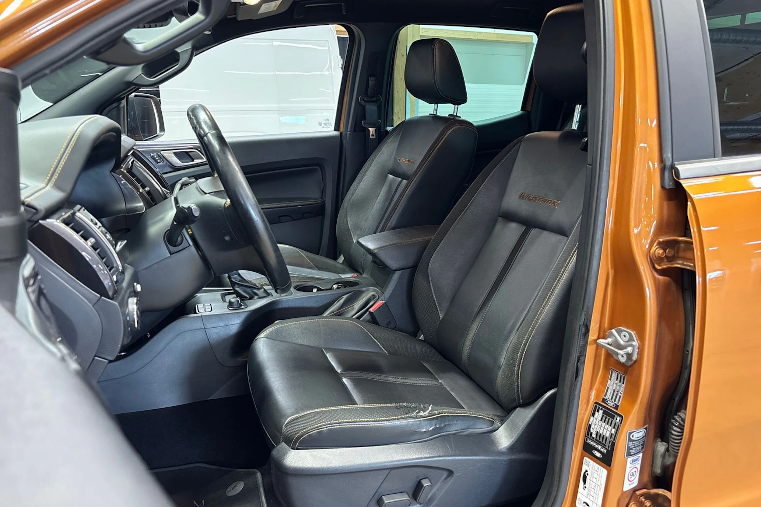 oranssi Ford Ranger 2020 kuva 16.